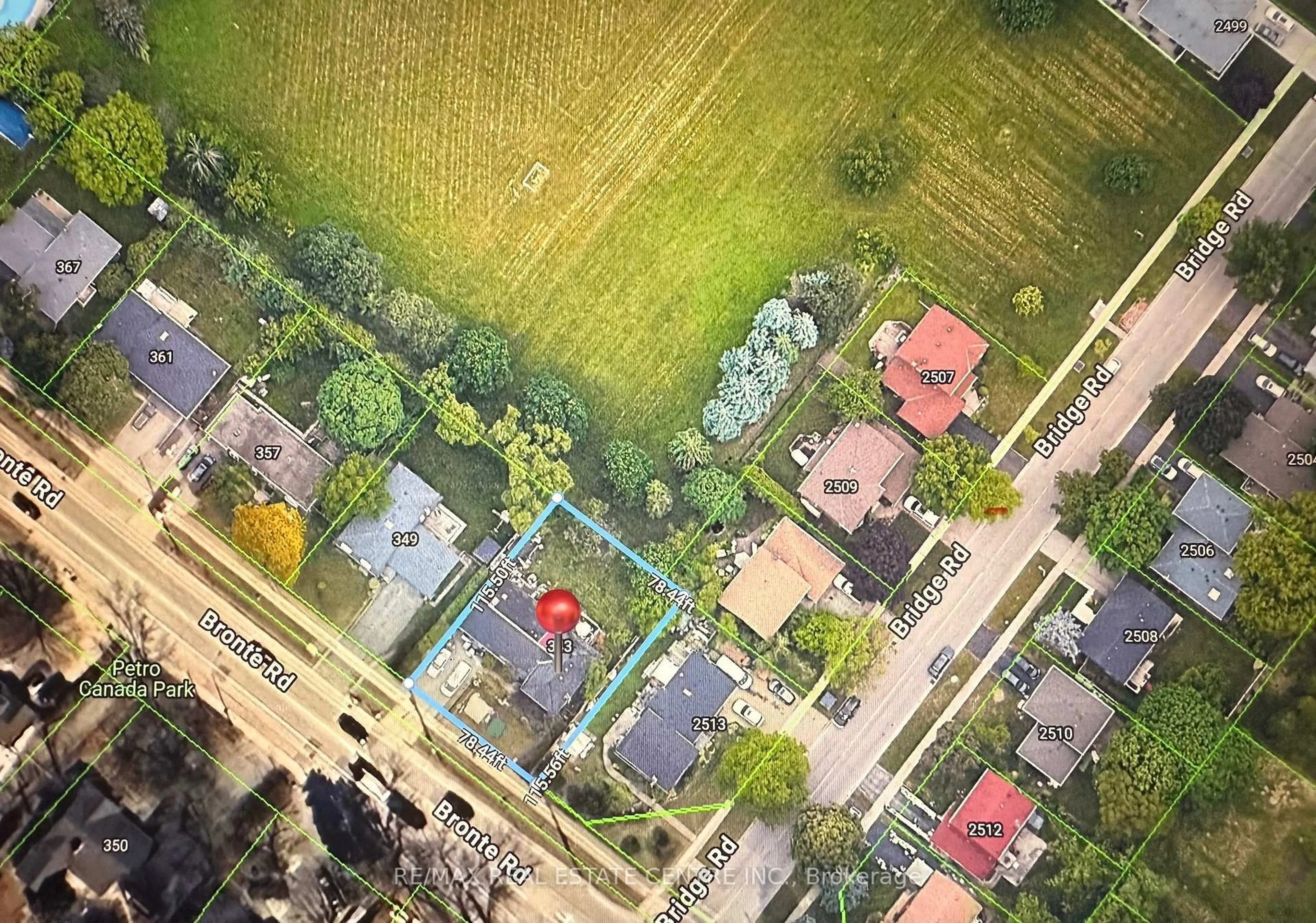 A pic from outside/outdoor area/front of a property/back of a property/a pic from drone, street for 343 Bronte Rd, Oakville Ontario L6L 3C8