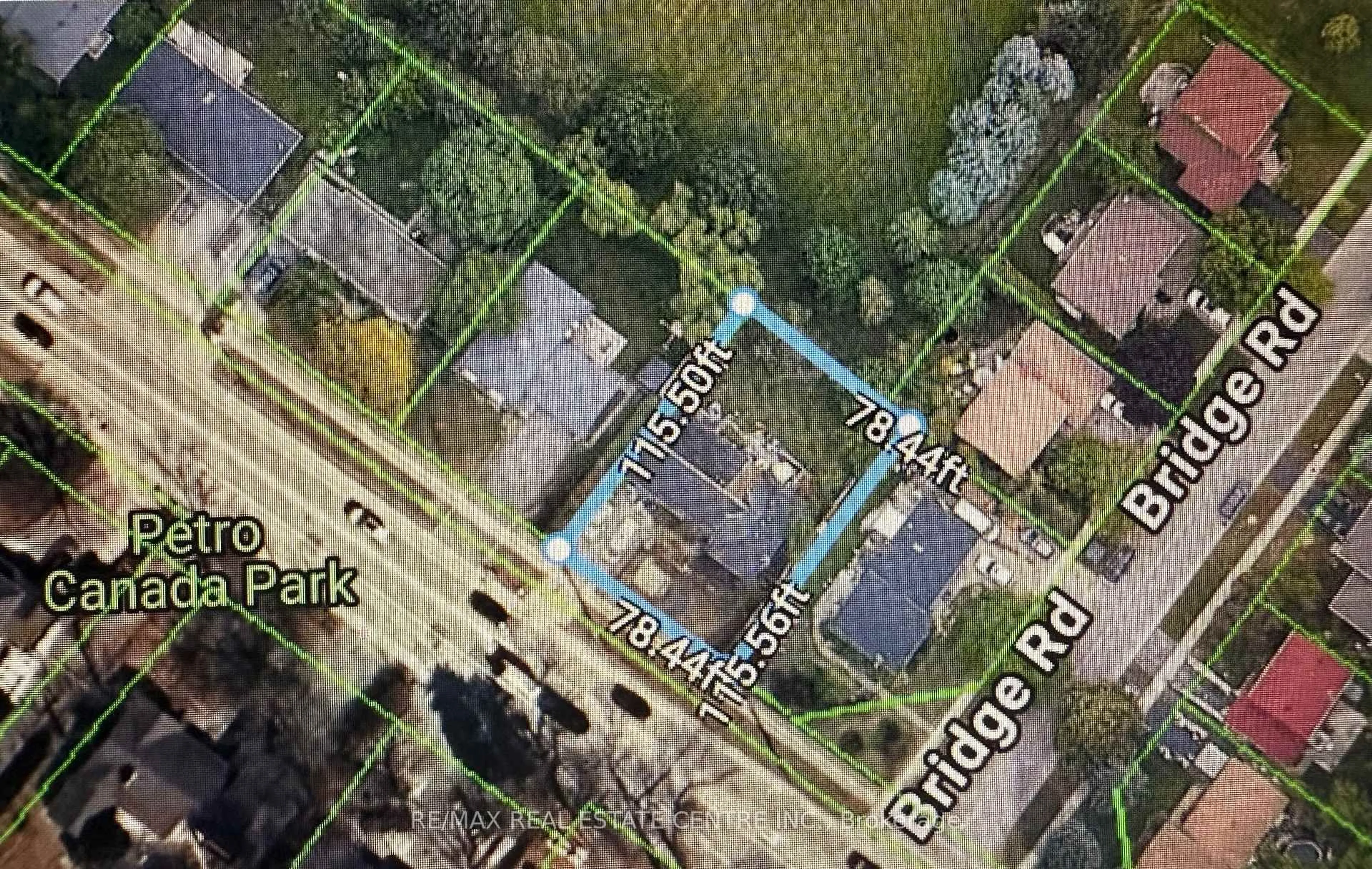 A pic from outside/outdoor area/front of a property/back of a property/a pic from drone, street for 343 Bronte Rd, Oakville Ontario L6L 3C8