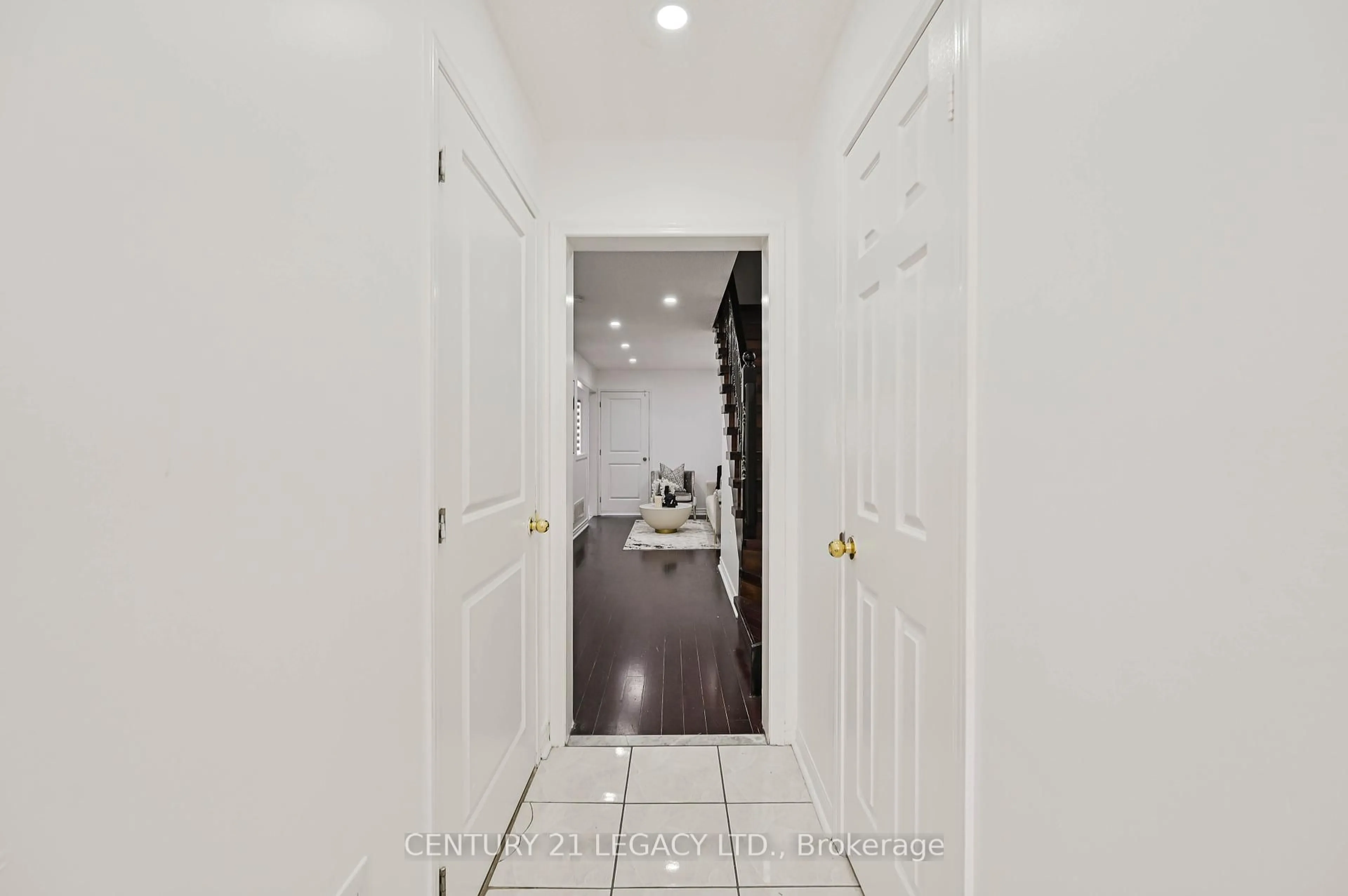 Indoor entryway for 15 Dusty Star Rd, Brampton Ontario L6R 1Y5