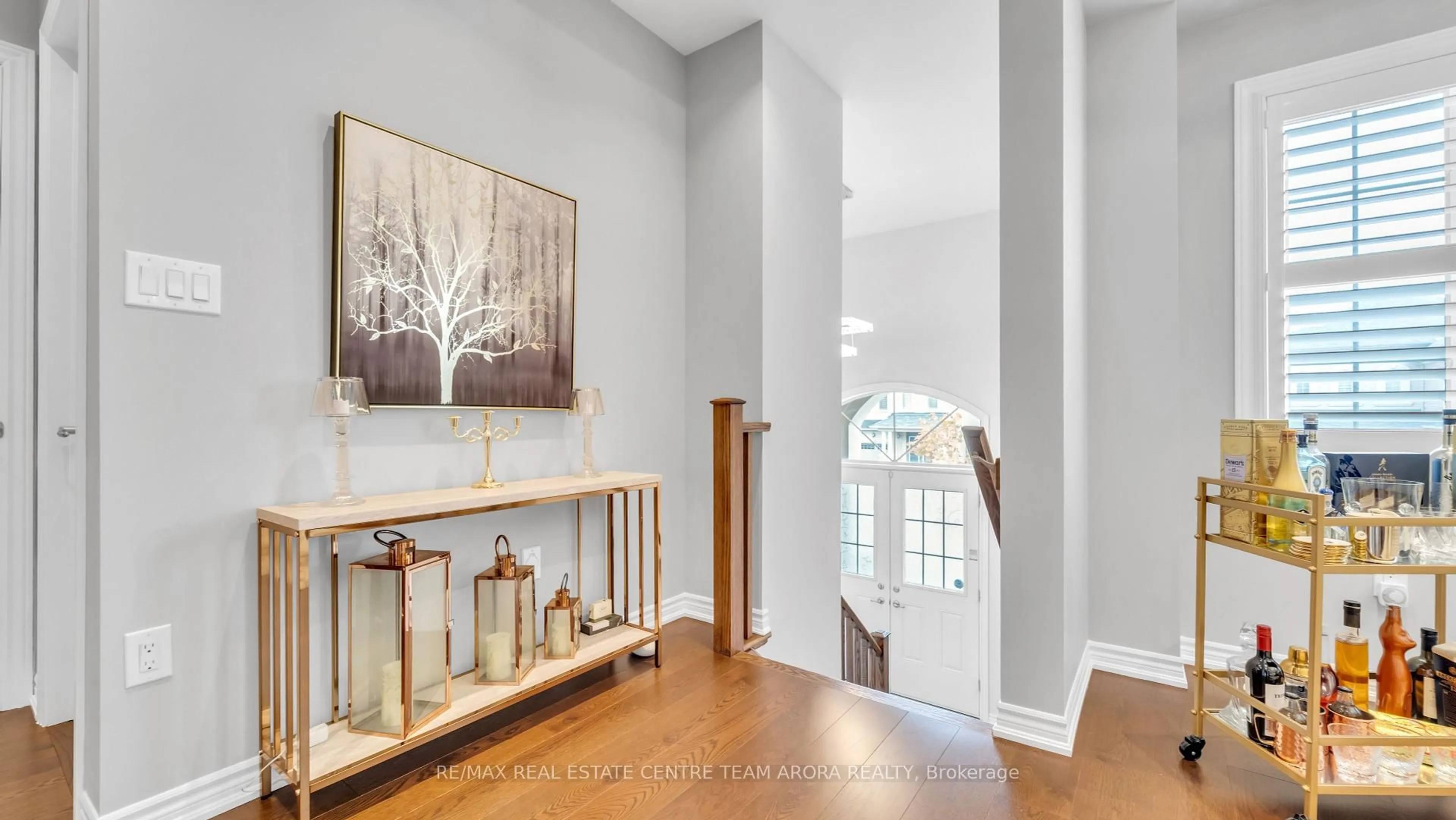 Indoor entryway for 450 Brisdale Dr, Brampton Ontario L7A 4J4