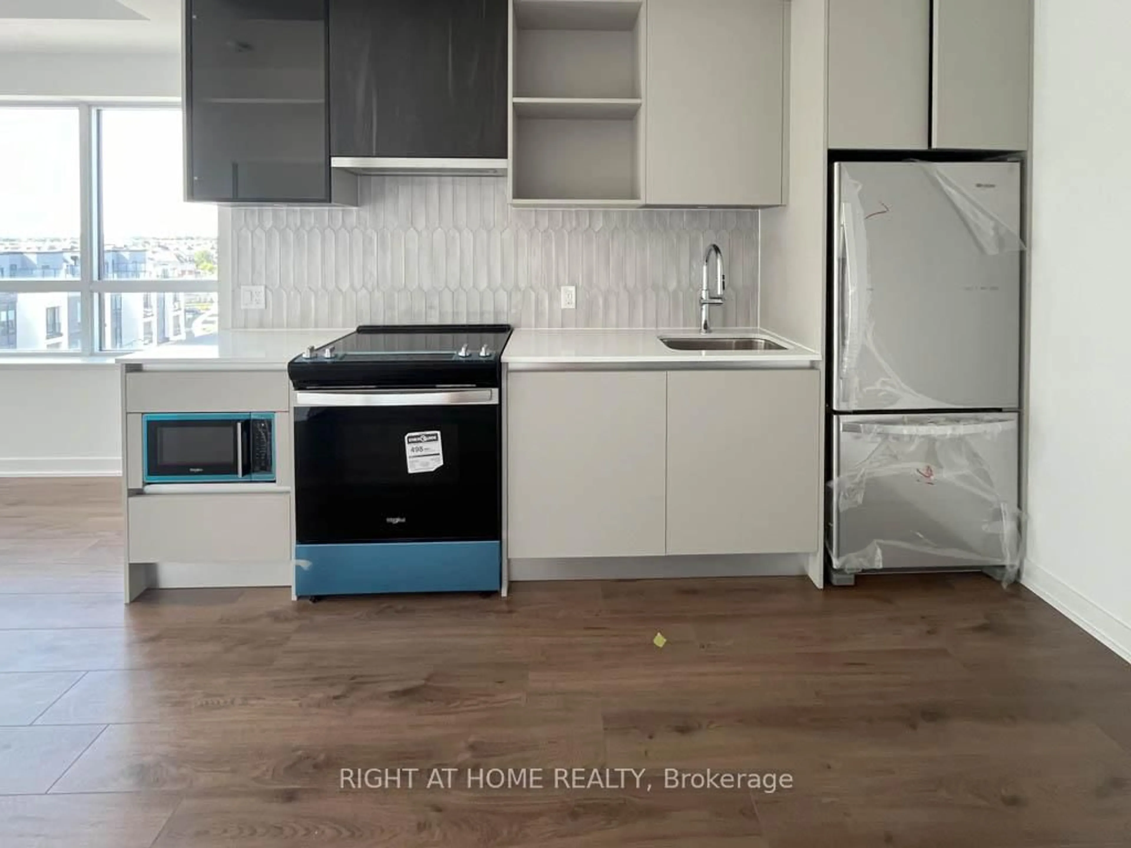 Unknown for 395 Dundas St #528, Oakville Ontario L6M 5R8