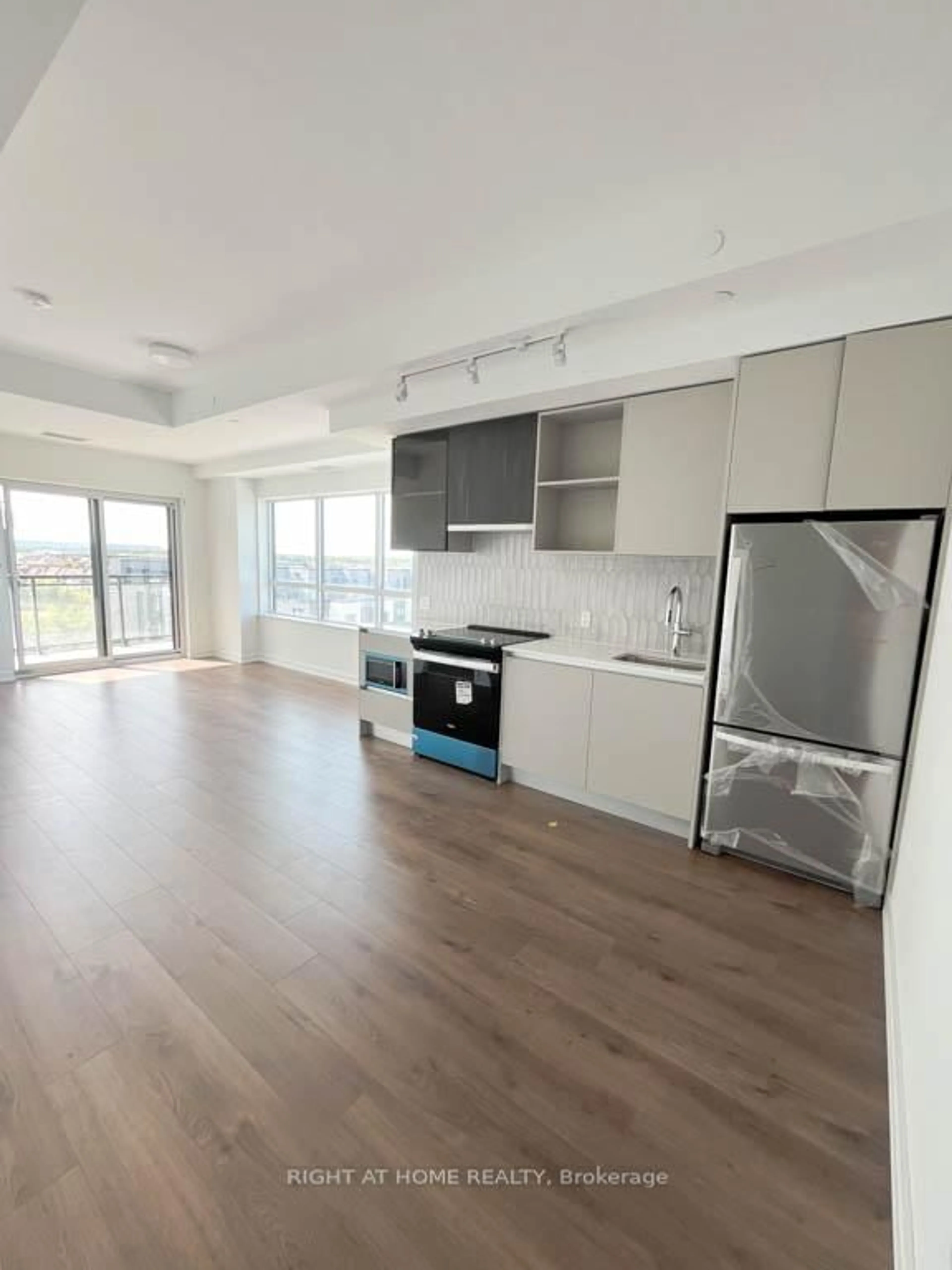 Open concept kitchen, unknown for 395 Dundas St #528, Oakville Ontario L6M 5R8