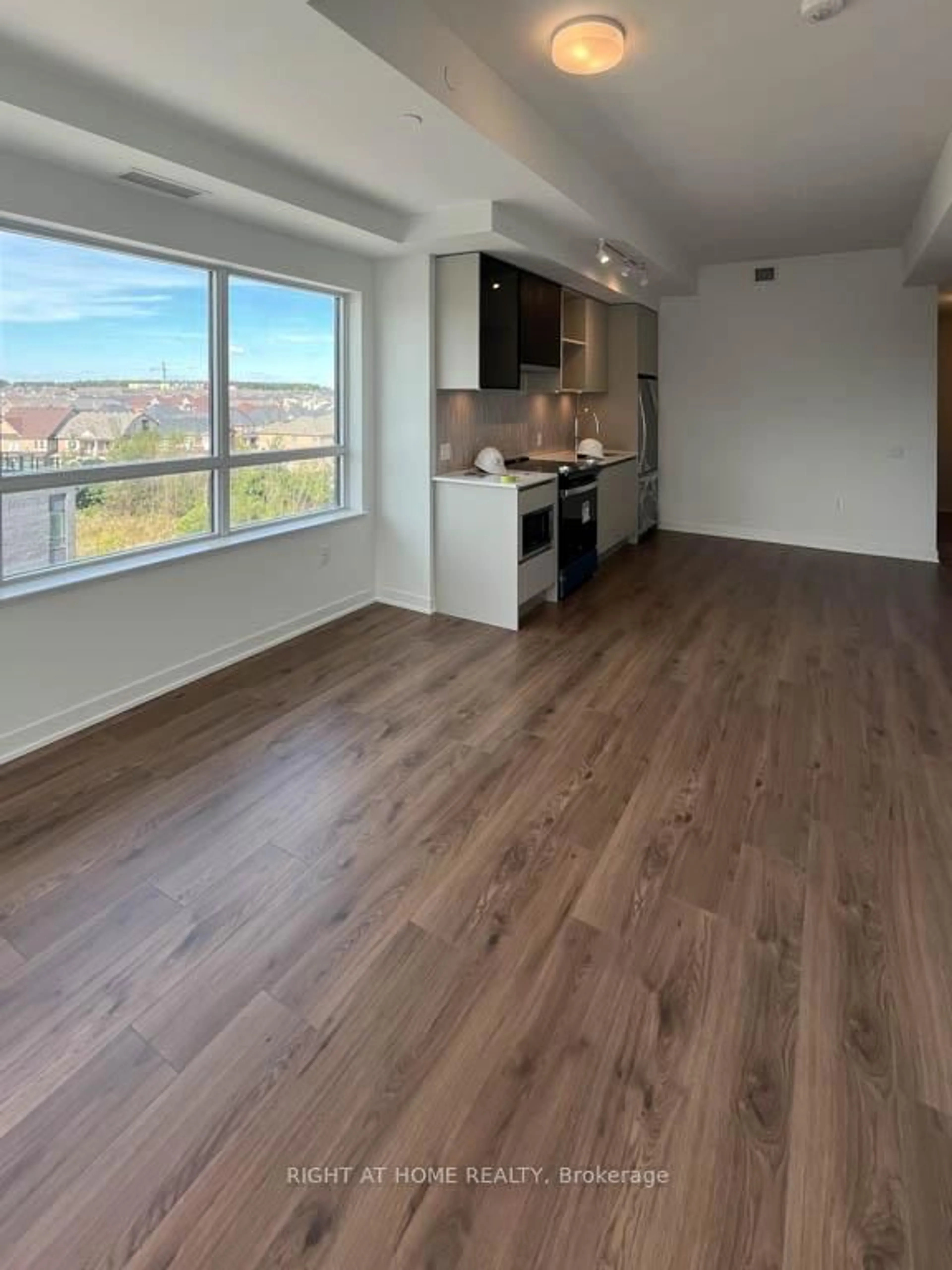 A pic of a room for 395 Dundas St #528, Oakville Ontario L6M 5R8