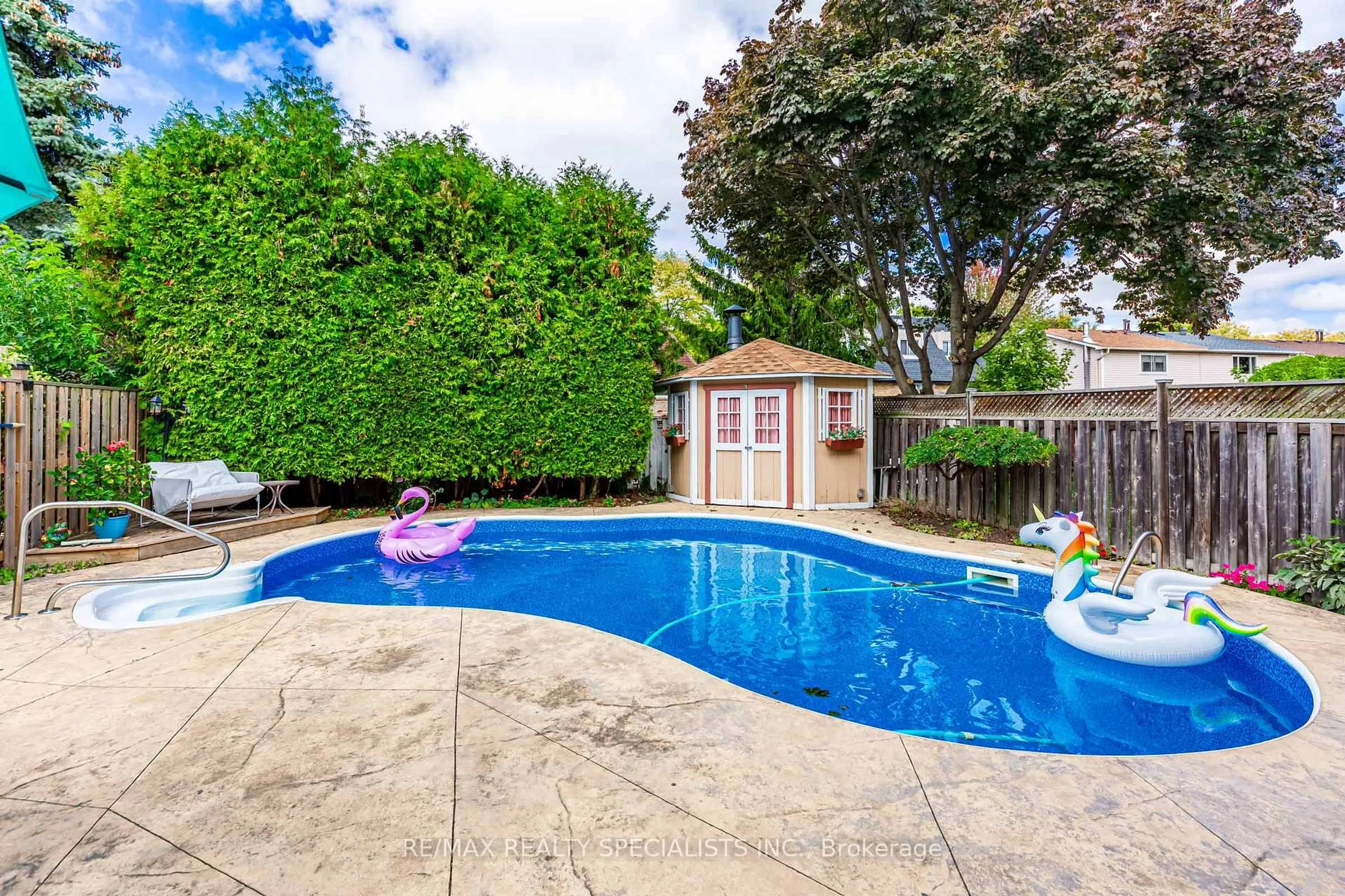 Pool for 2917 Nipiwin Dr, Mississauga Ontario L5N 1Y1