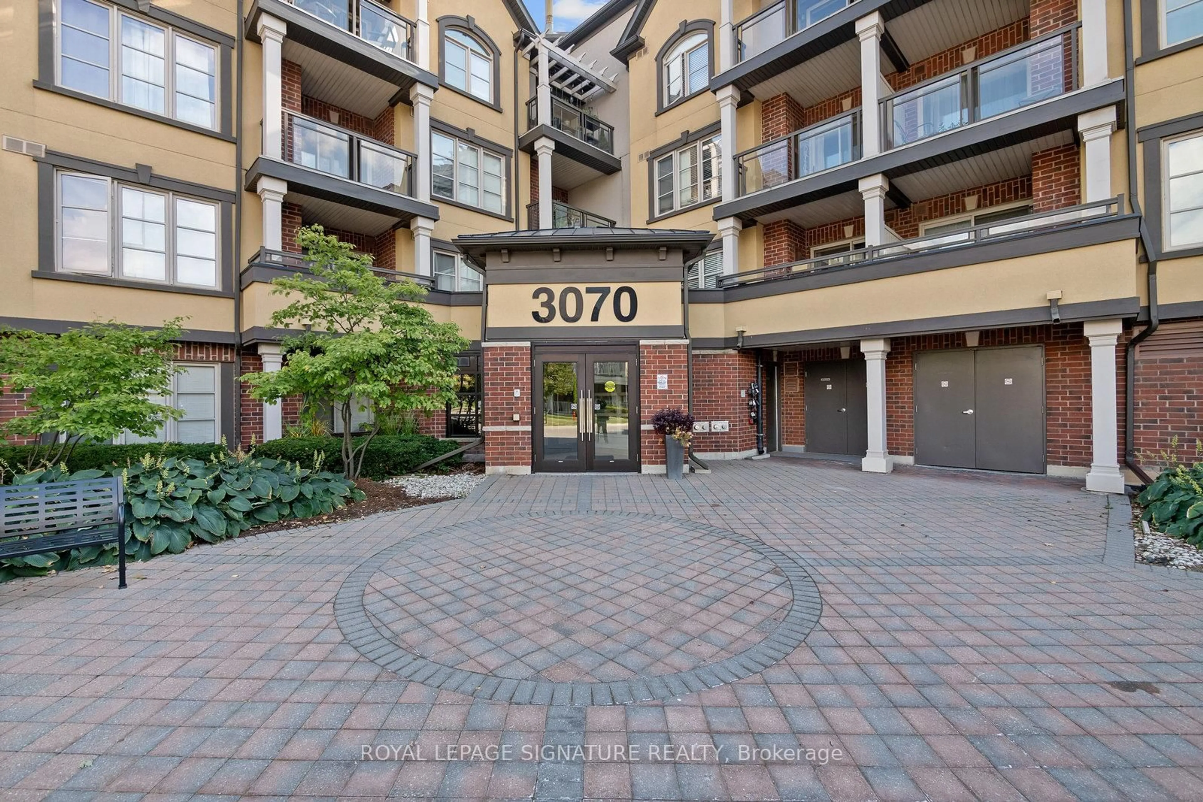 Patio, street for 3070 Rotary Way #216, Burlington Ontario L7M 0H1