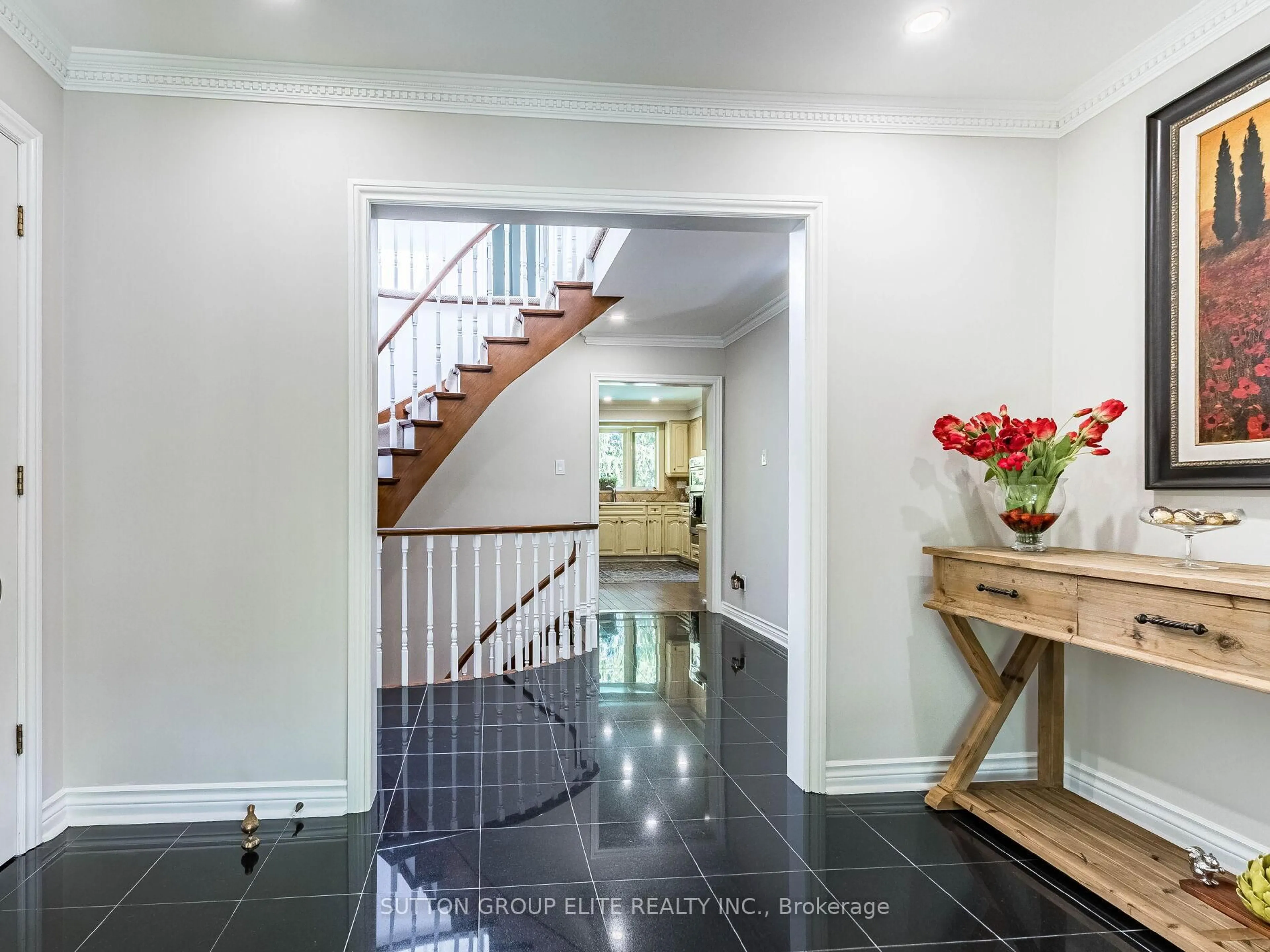 Indoor foyer for 2269 Shardawn Mews, Mississauga Ontario L5C 1W6