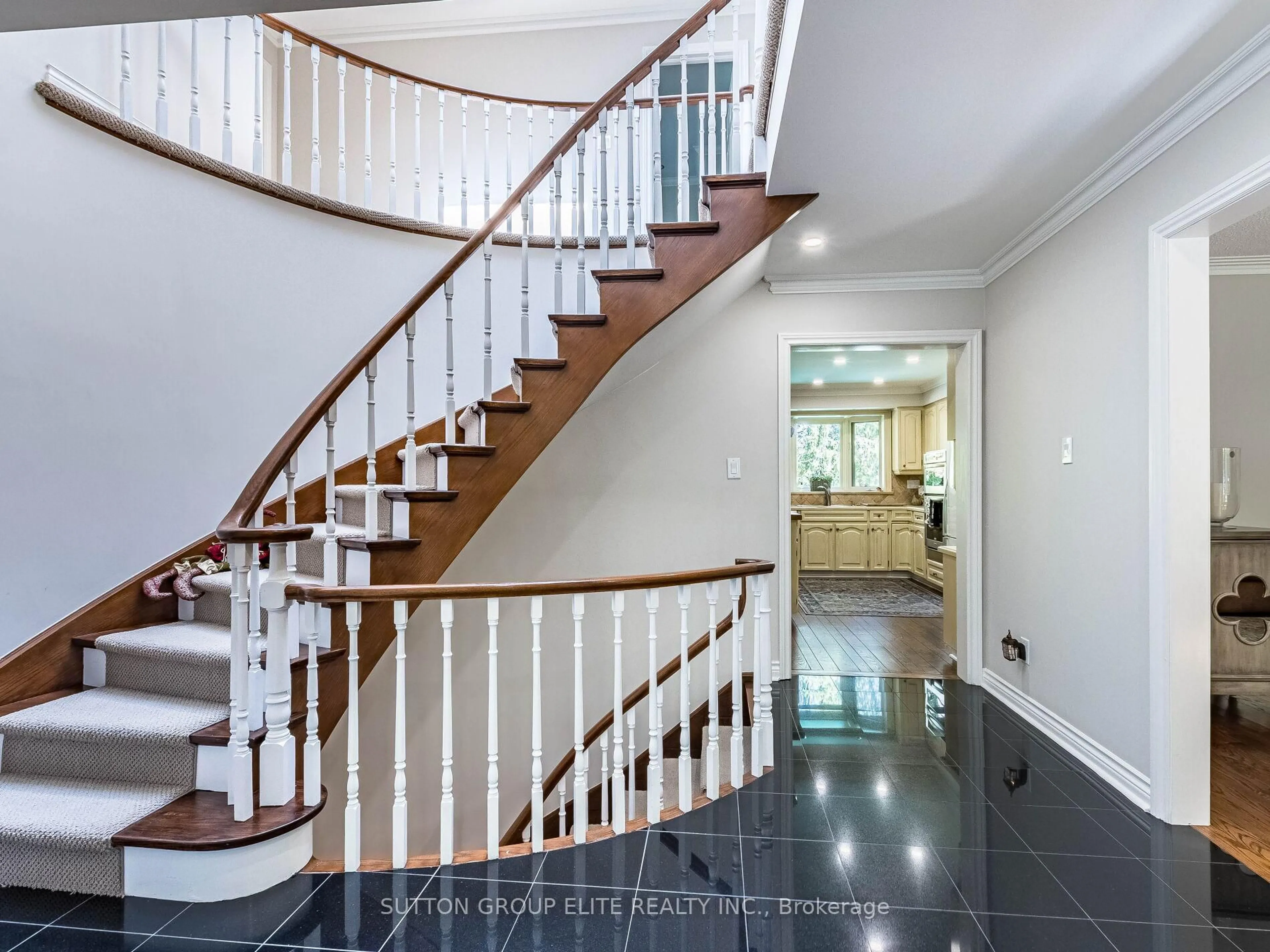 Unknown for 2269 Shardawn Mews, Mississauga Ontario L5C 1W6
