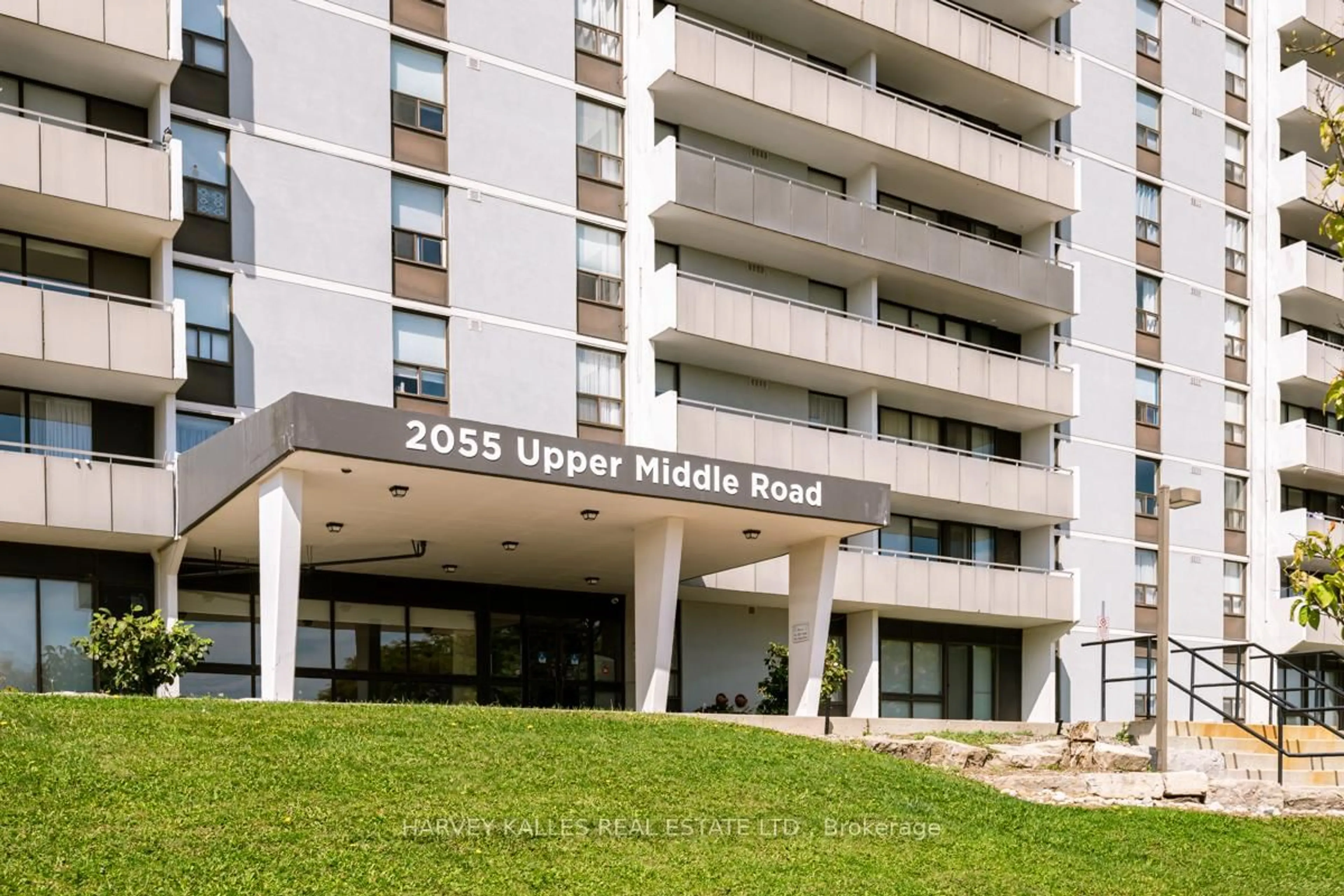 Indoor foyer for 2055 Upper Middle Rd #609, Burlington Ontario L7P 3P4