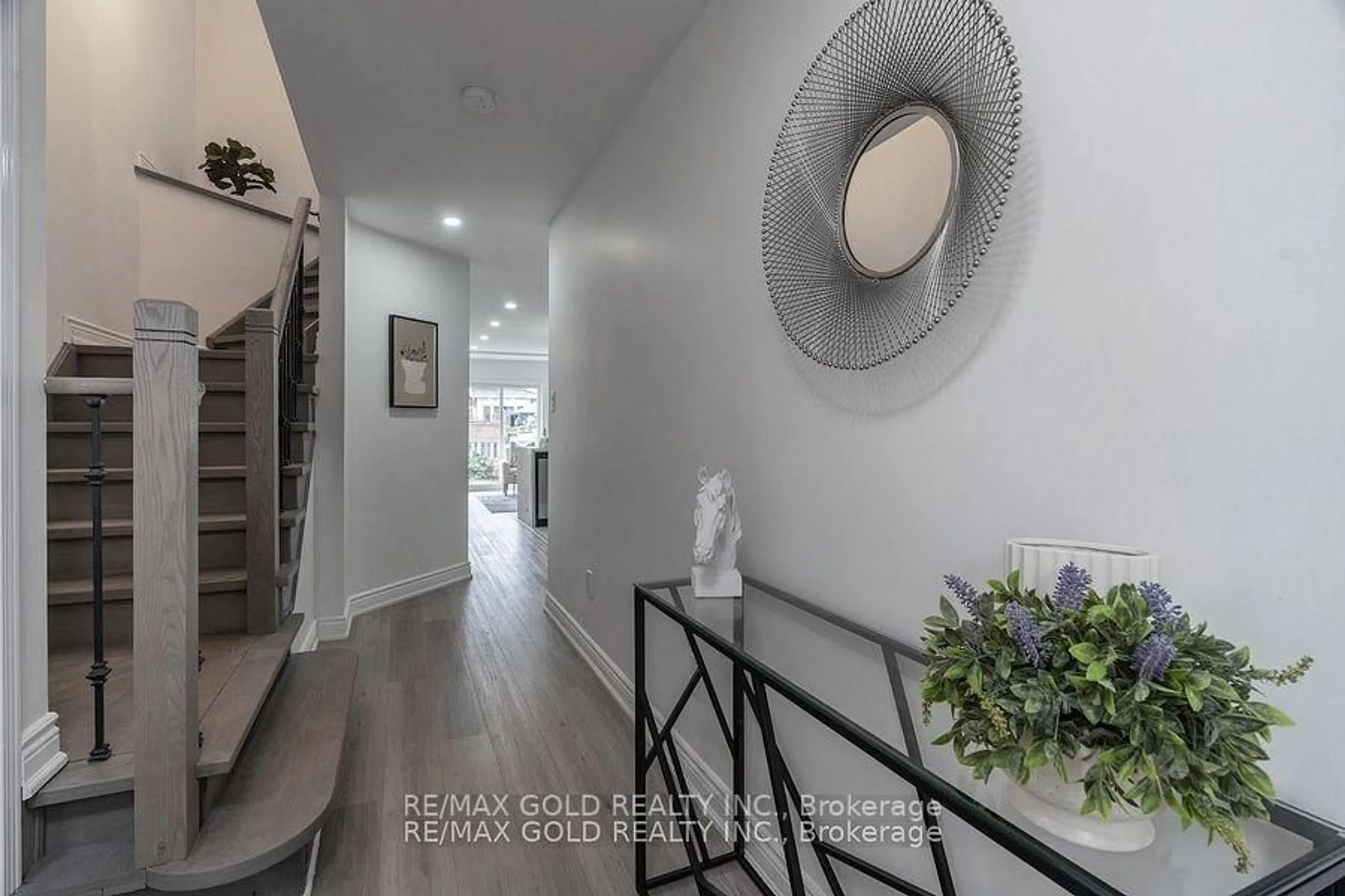 Indoor entryway for 7 Harding St, Halton Hills Ontario L7G 6B1