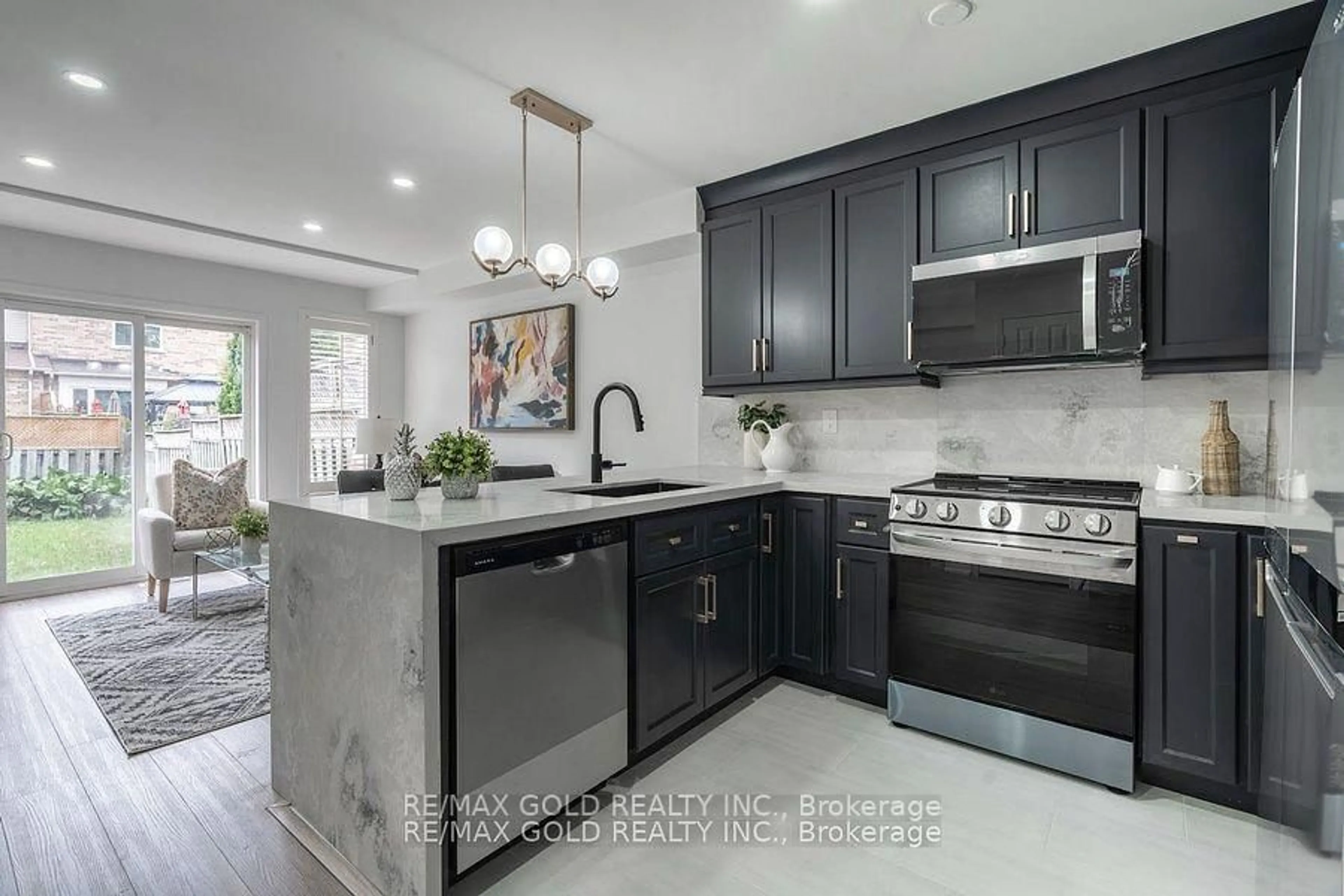 Open concept kitchen, ceramic/tile floor for 7 Harding St, Halton Hills Ontario L7G 6B1