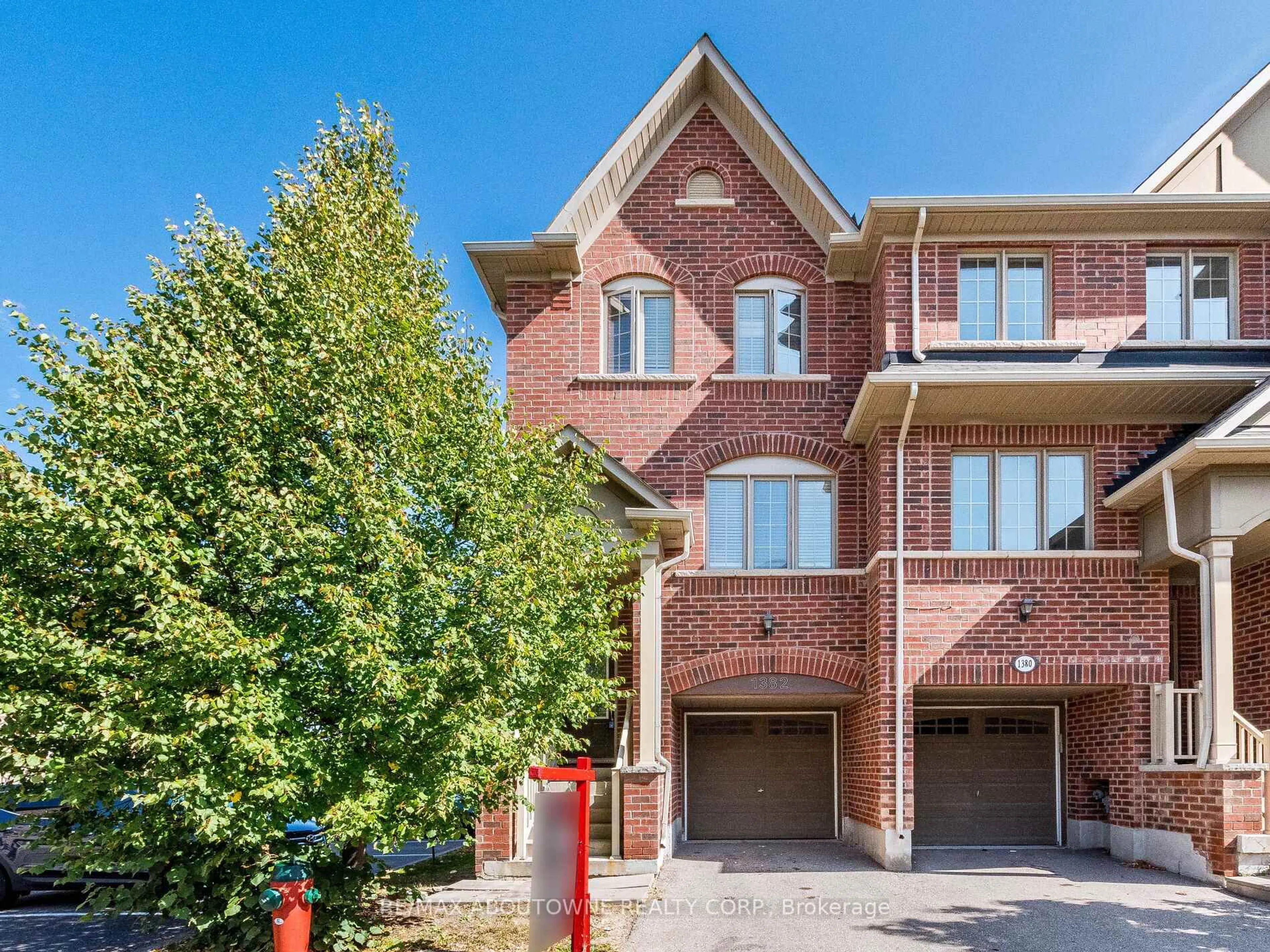 Home with brick exterior material, street for 1382 Granrock Cres, Mississauga Ontario L5V 0E1