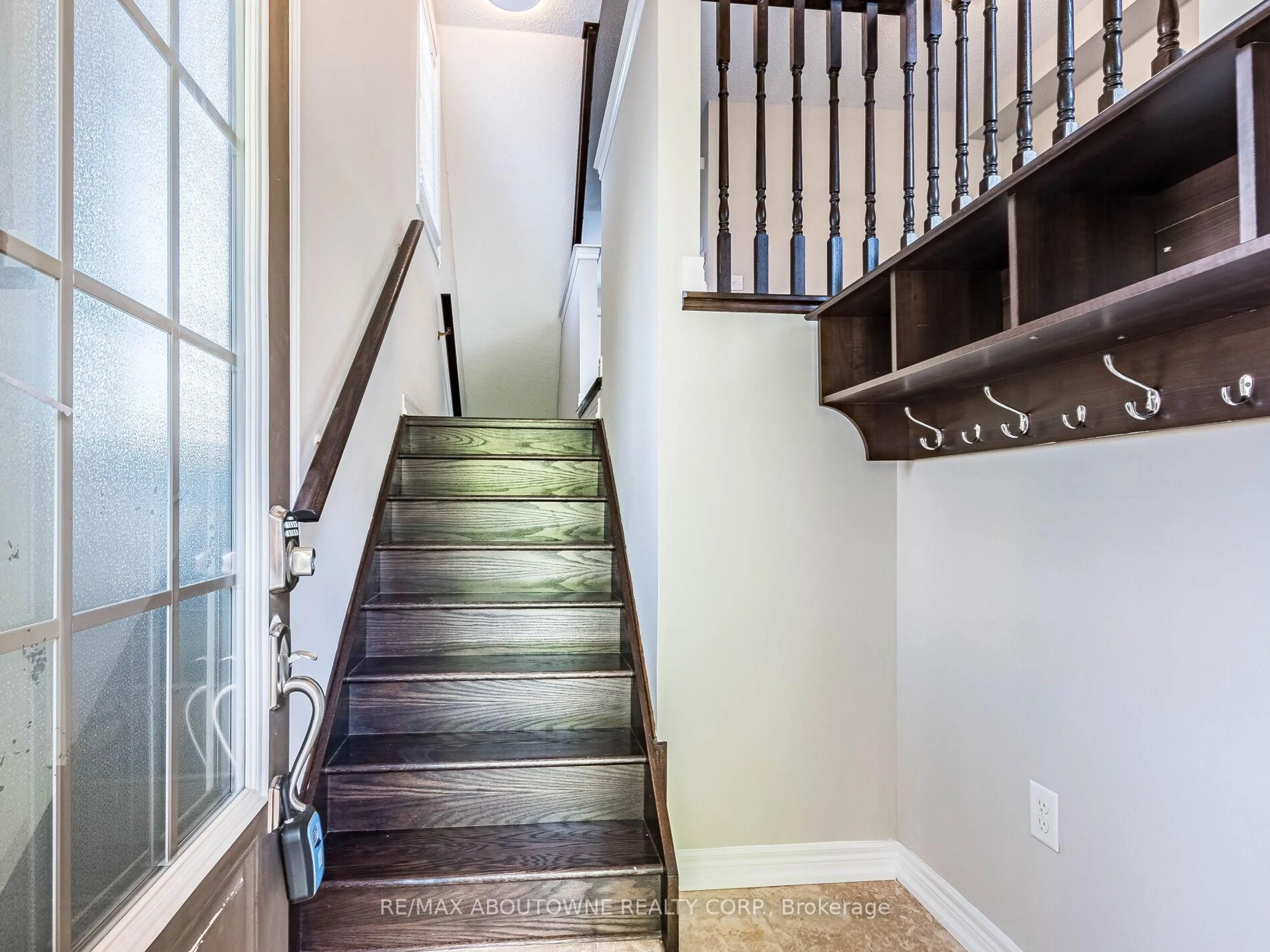 Stairs for 1382 Granrock Cres, Mississauga Ontario L5V 0E1