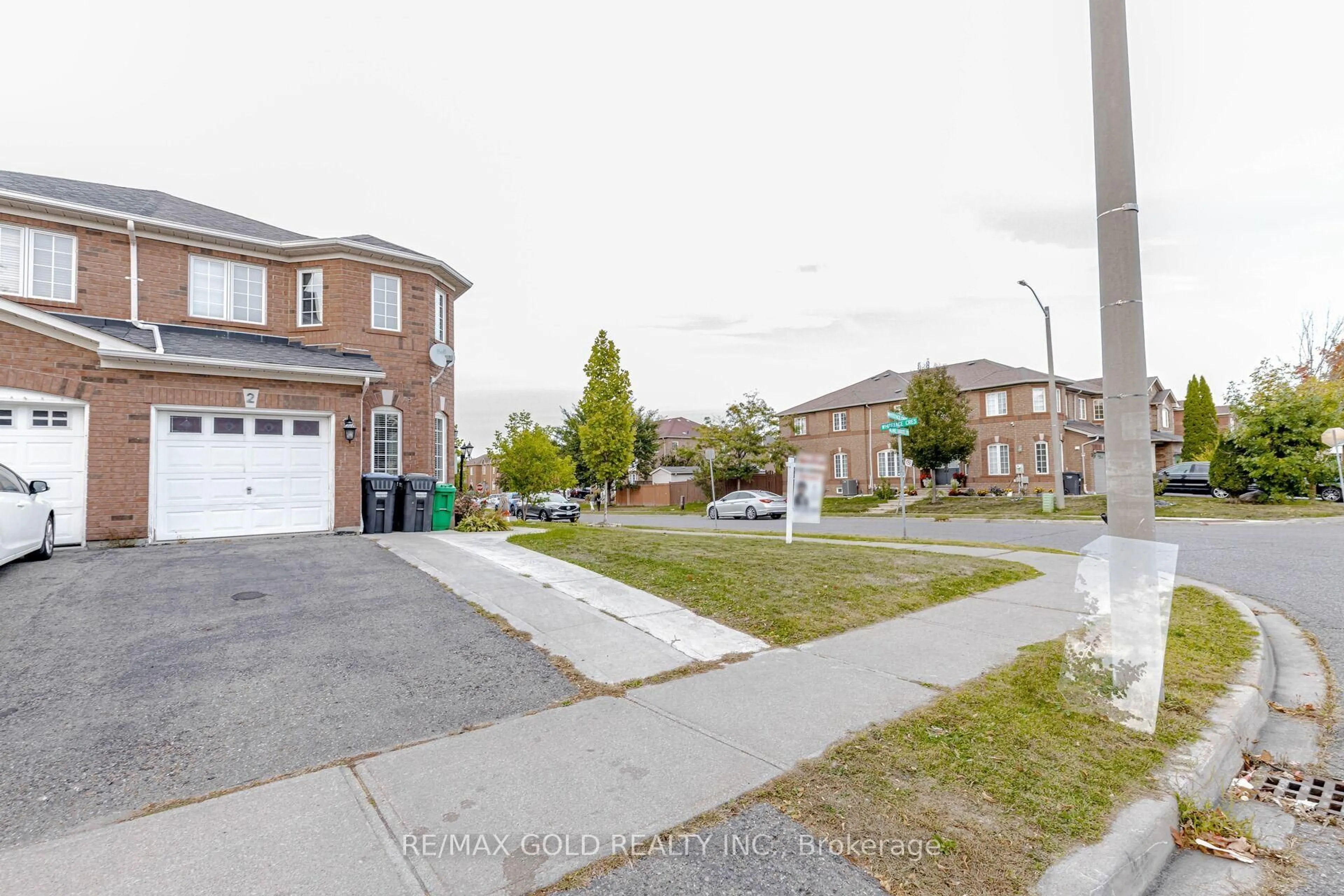 A pic from outside/outdoor area/front of a property/back of a property/a pic from drone, street for 2 Lake Louise Dr, Brampton Ontario L6X 4W7