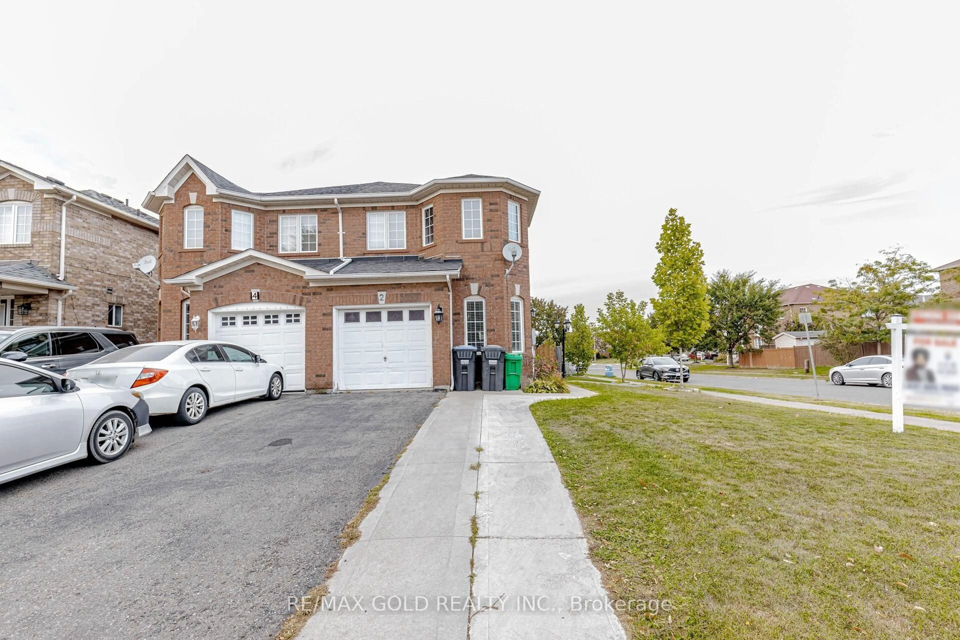 A pic from outside/outdoor area/front of a property/back of a property/a pic from drone, street for 2 Lake Louise Dr, Brampton Ontario L6X 4W7