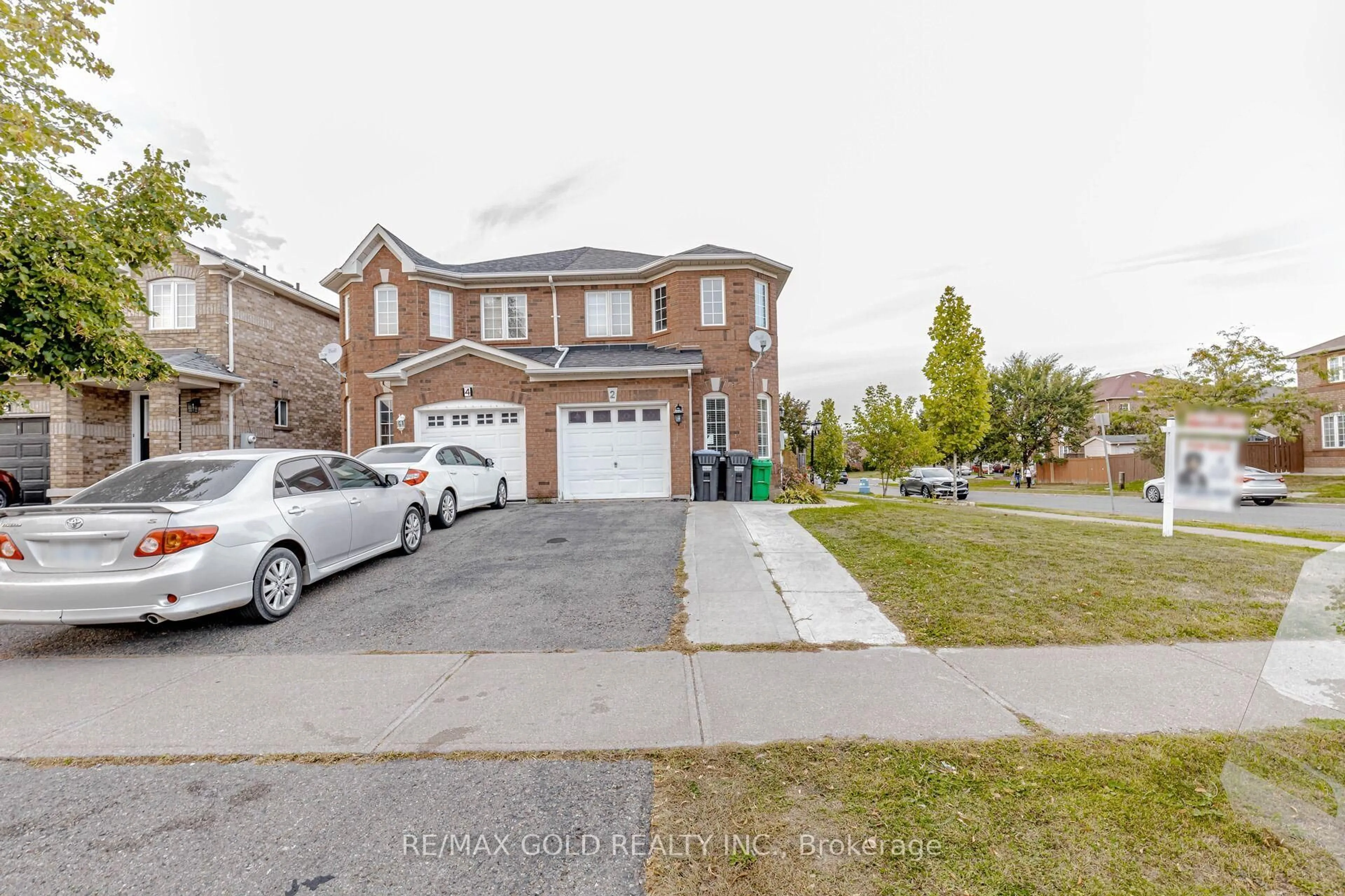 A pic from outside/outdoor area/front of a property/back of a property/a pic from drone, street for 2 Lake Louise Dr, Brampton Ontario L6X 4W7