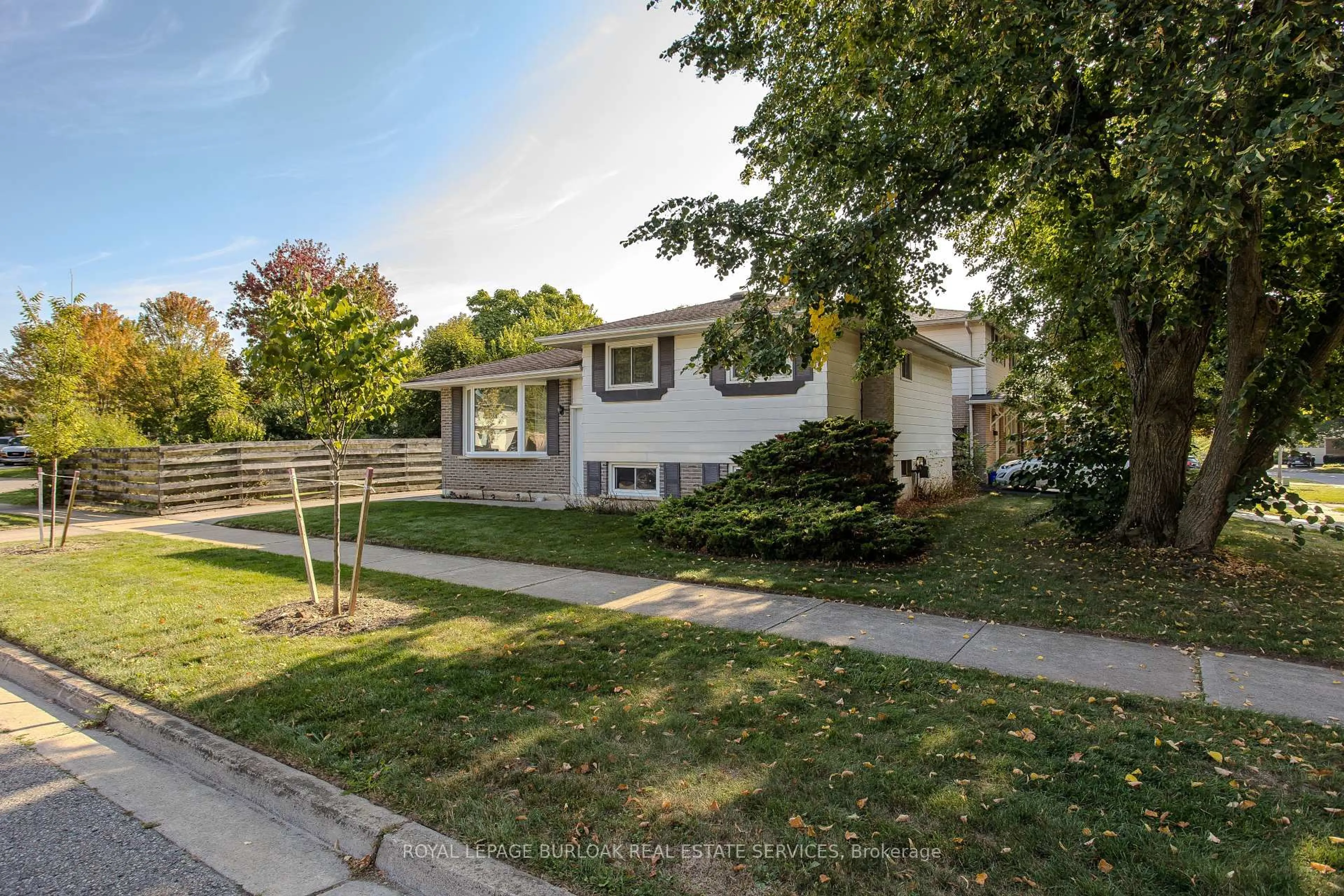 Unknown for 196 Mendel Crt, Oakville Ontario L6H 1G8
