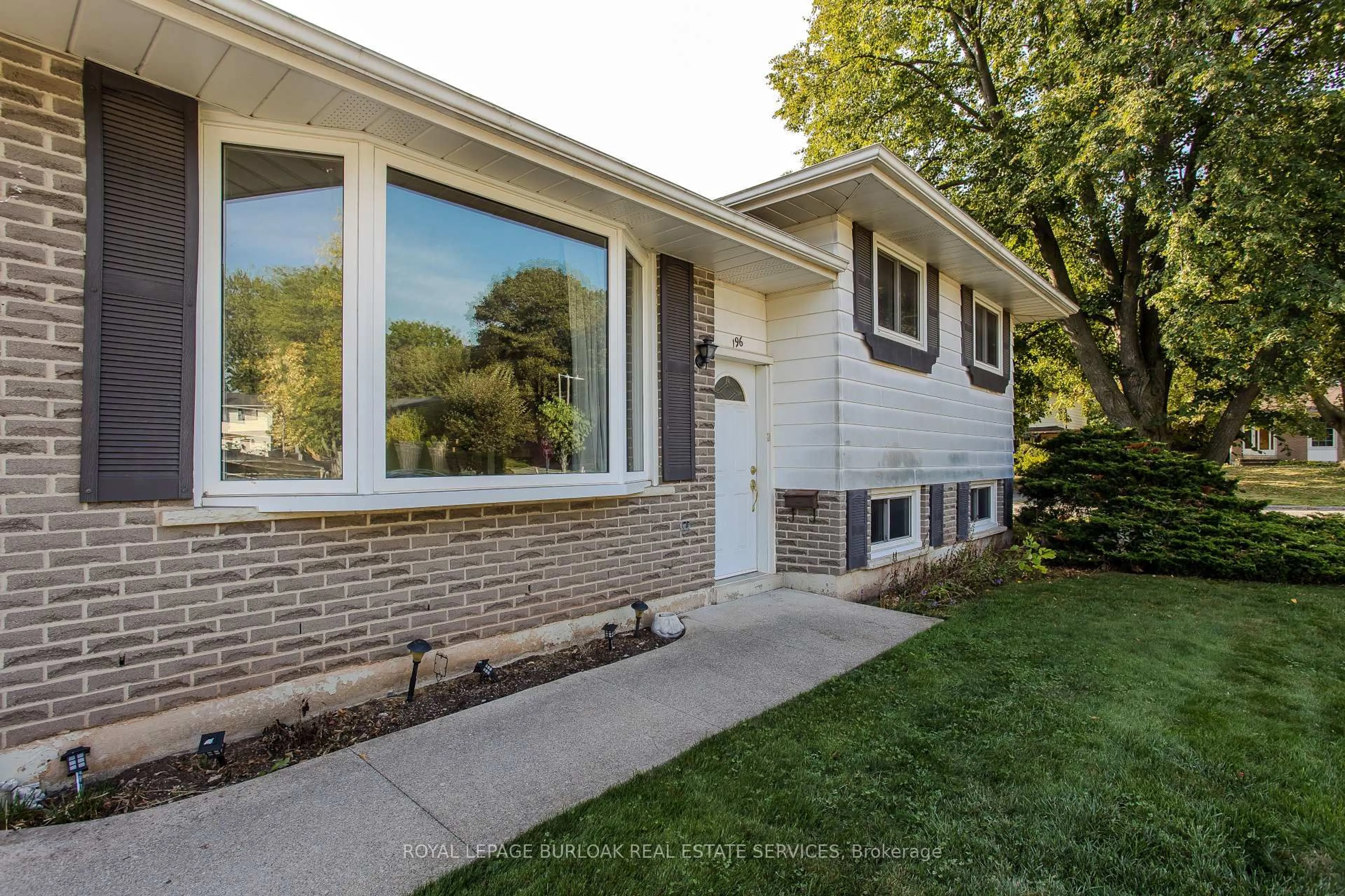 Home with vinyl exterior material, street for 196 Mendel Crt, Oakville Ontario L6H 1G8