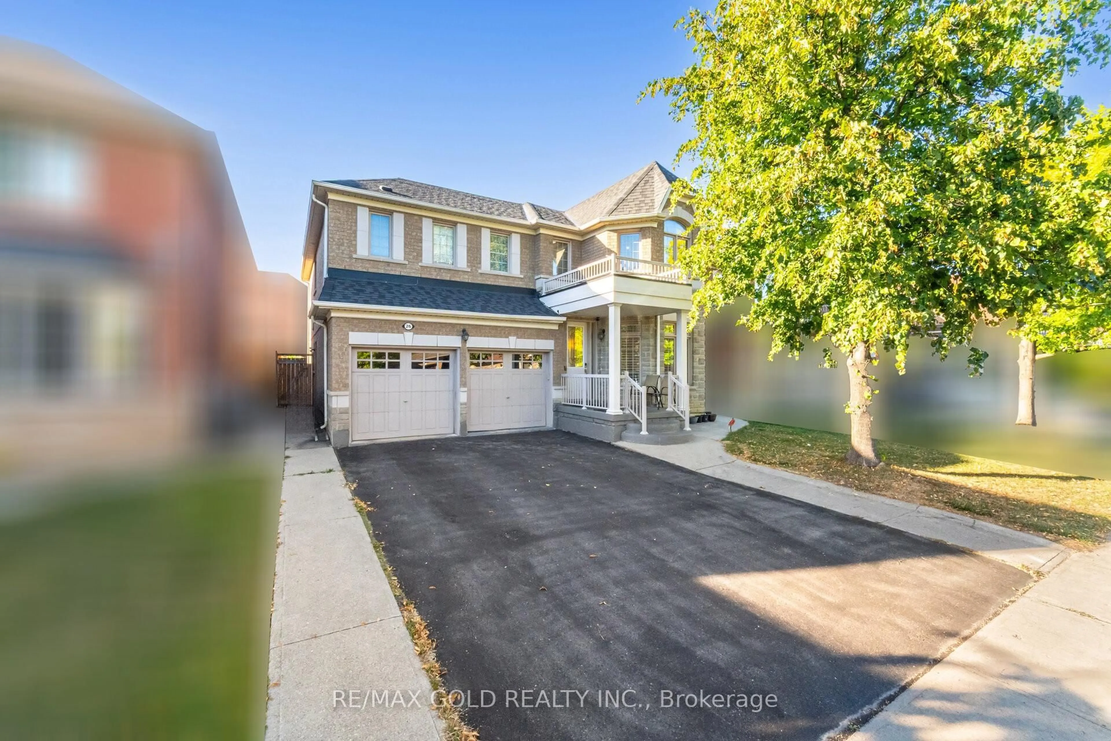 A pic from outside/outdoor area/front of a property/back of a property/a pic from drone, street for 26 Freshmeadow St, Brampton Ontario L6P 2H5