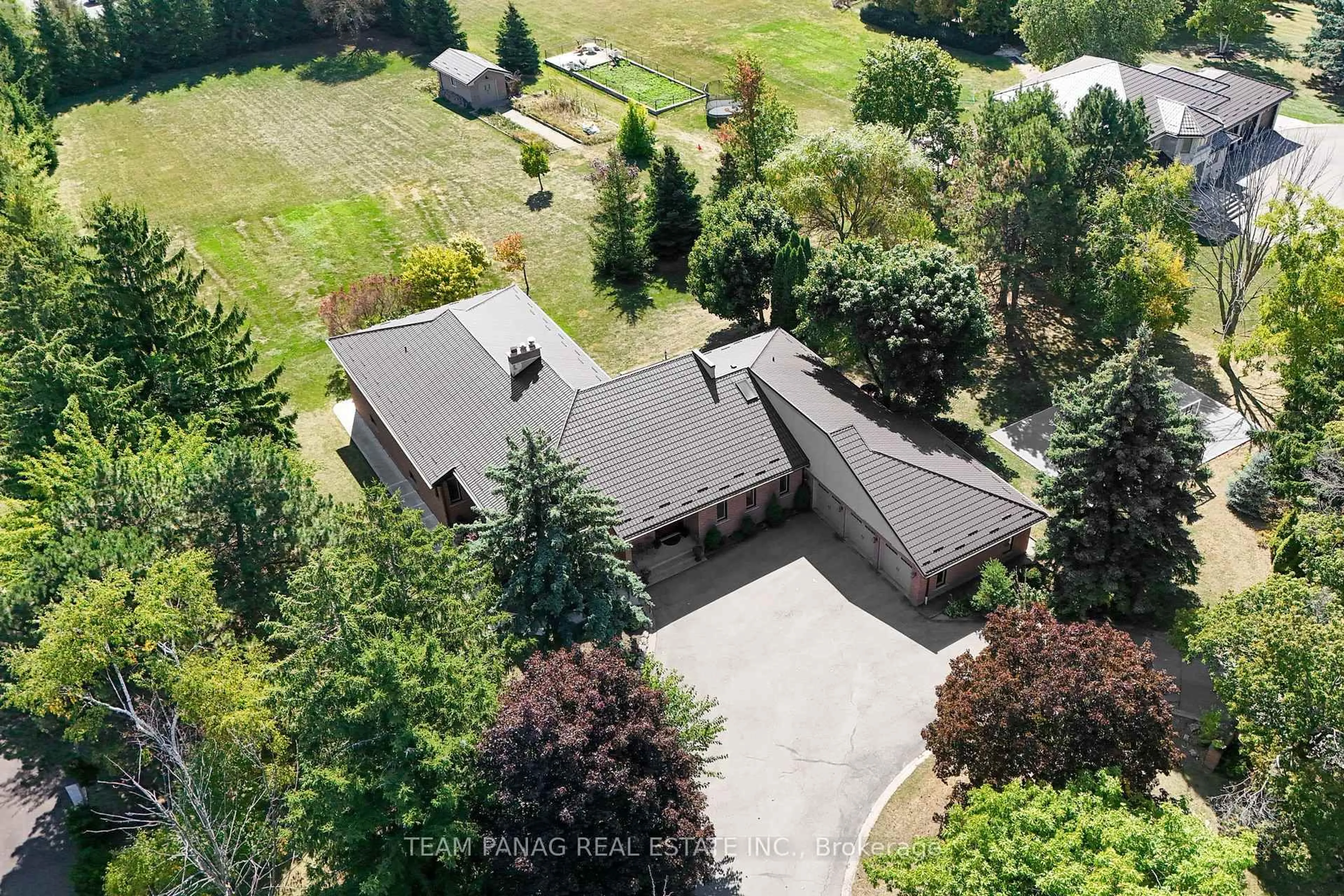 A pic from outside/outdoor area/front of a property/back of a property/a pic from drone, mountain view for 6 Leone Lane, Brampton Ontario L6P 0K9