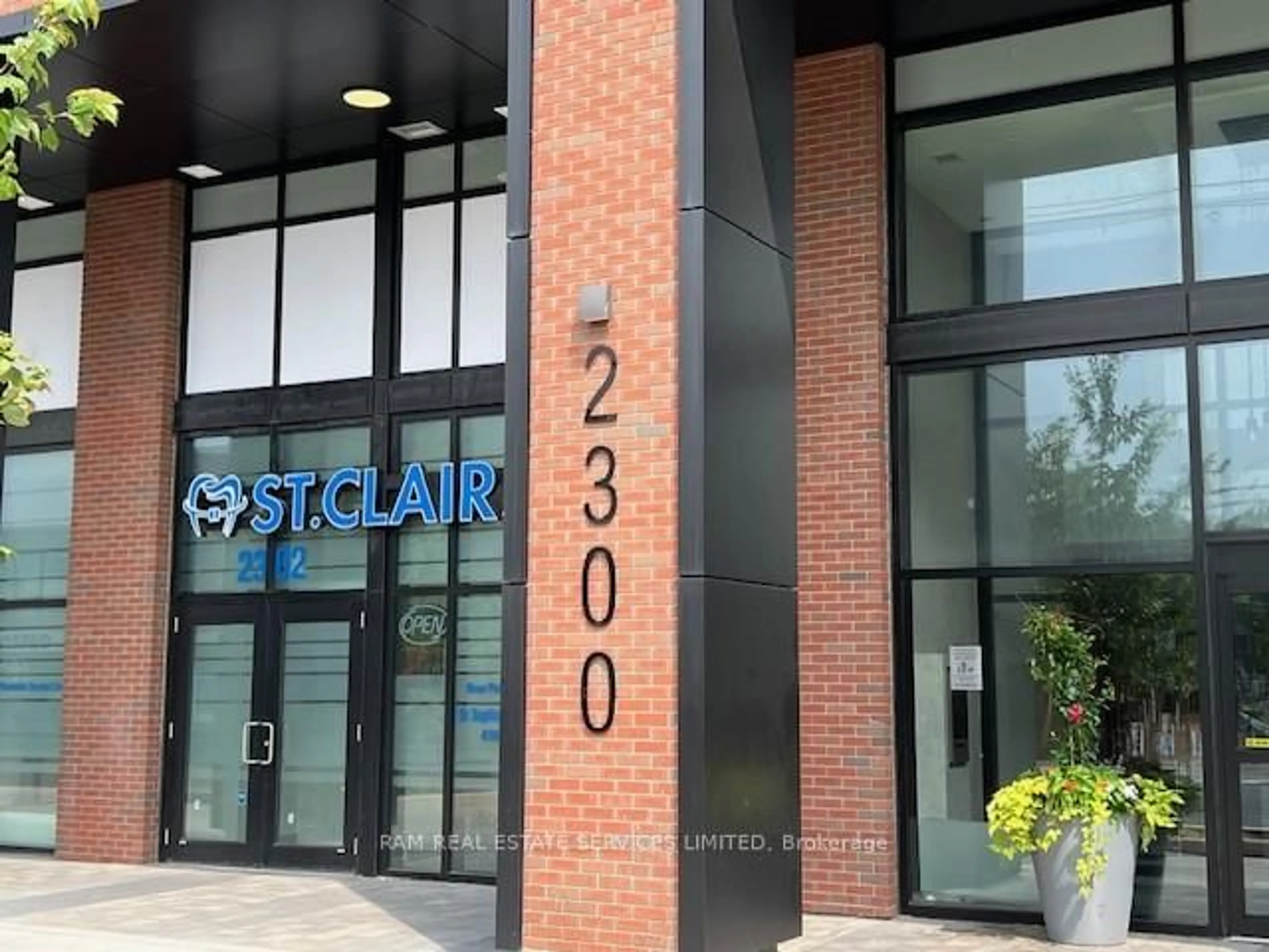 Indoor foyer for 2300 st clair Ave #627, Toronto Ontario M6N 1K8