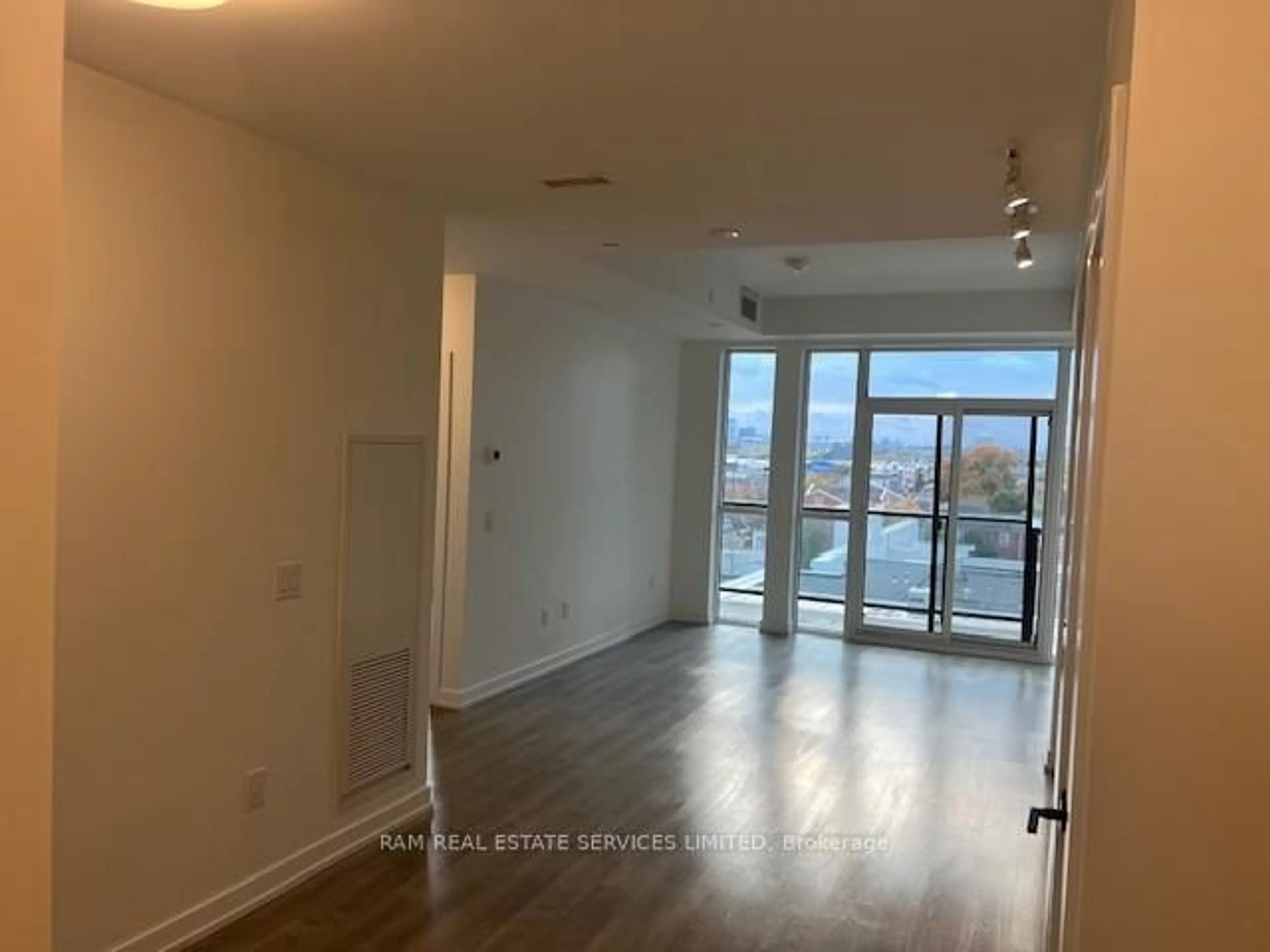 A pic of a room for 2300 st clair Ave #627, Toronto Ontario M6N 1K8