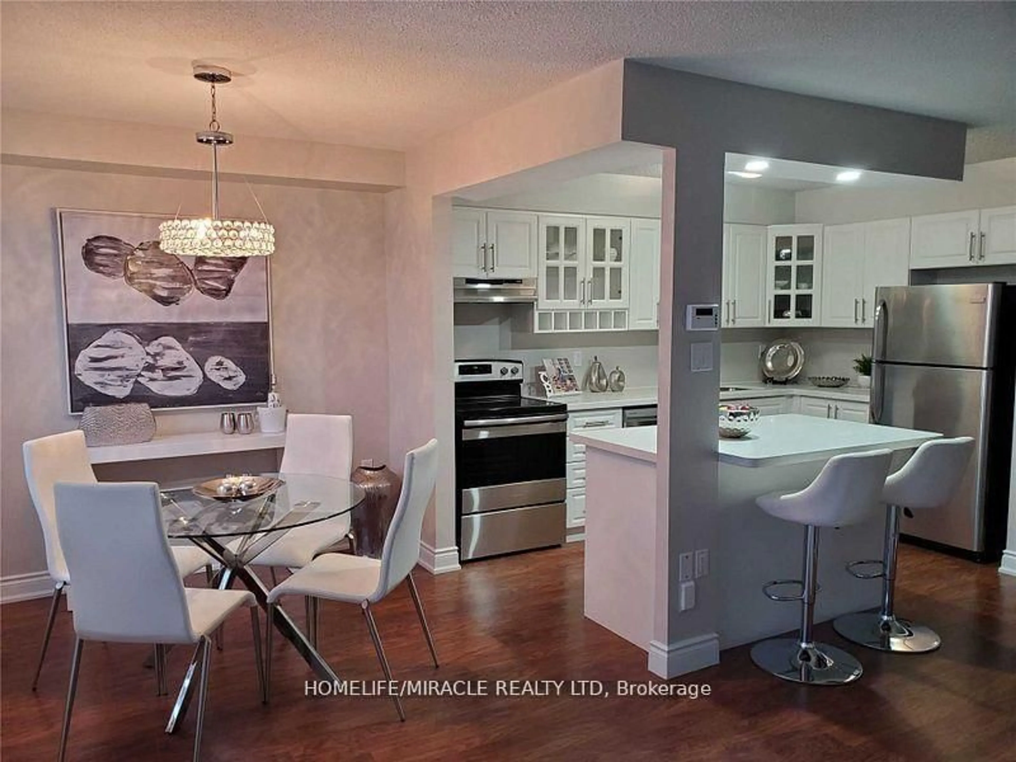 Open concept kitchen, ceramic/tile floor for 1050 Stainton Dr #134, Mississauga Ontario L5C 2T7