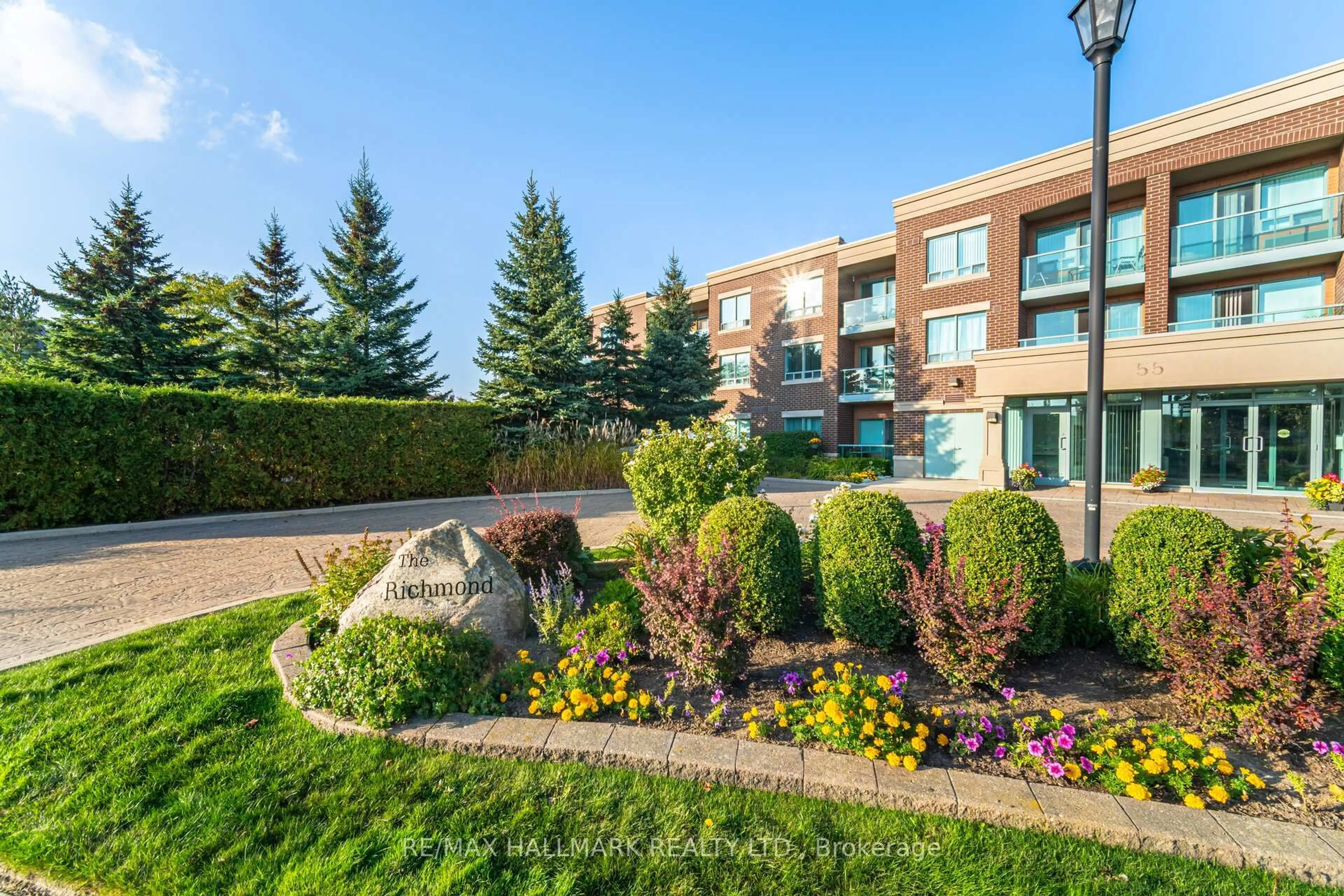 Patio, street for 55 Via Rosedale Way #318, Brampton Ontario L6R 0V1