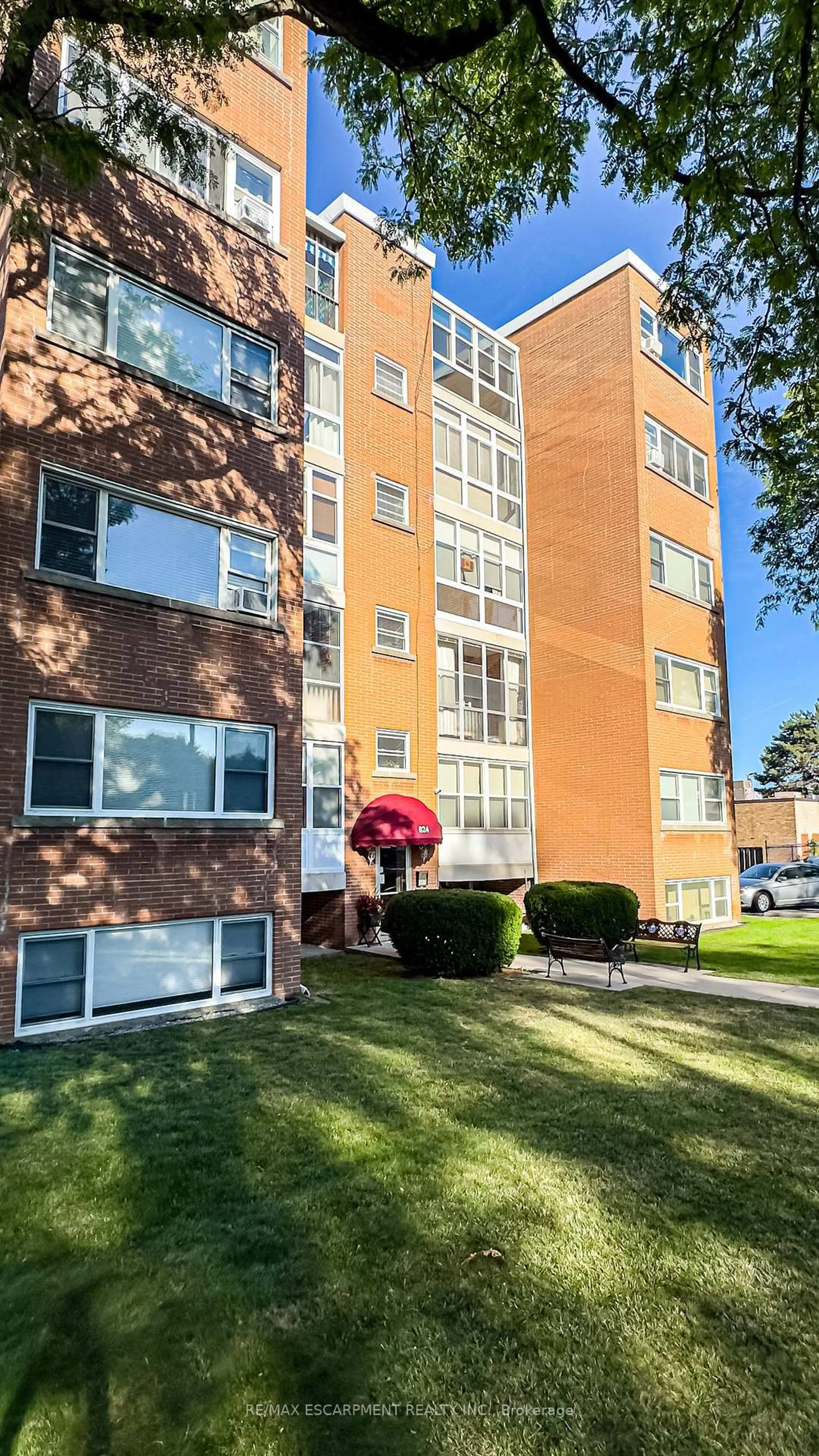 Unknown for 824 Brant St #8, Burlington Ontario L7R 2J5
