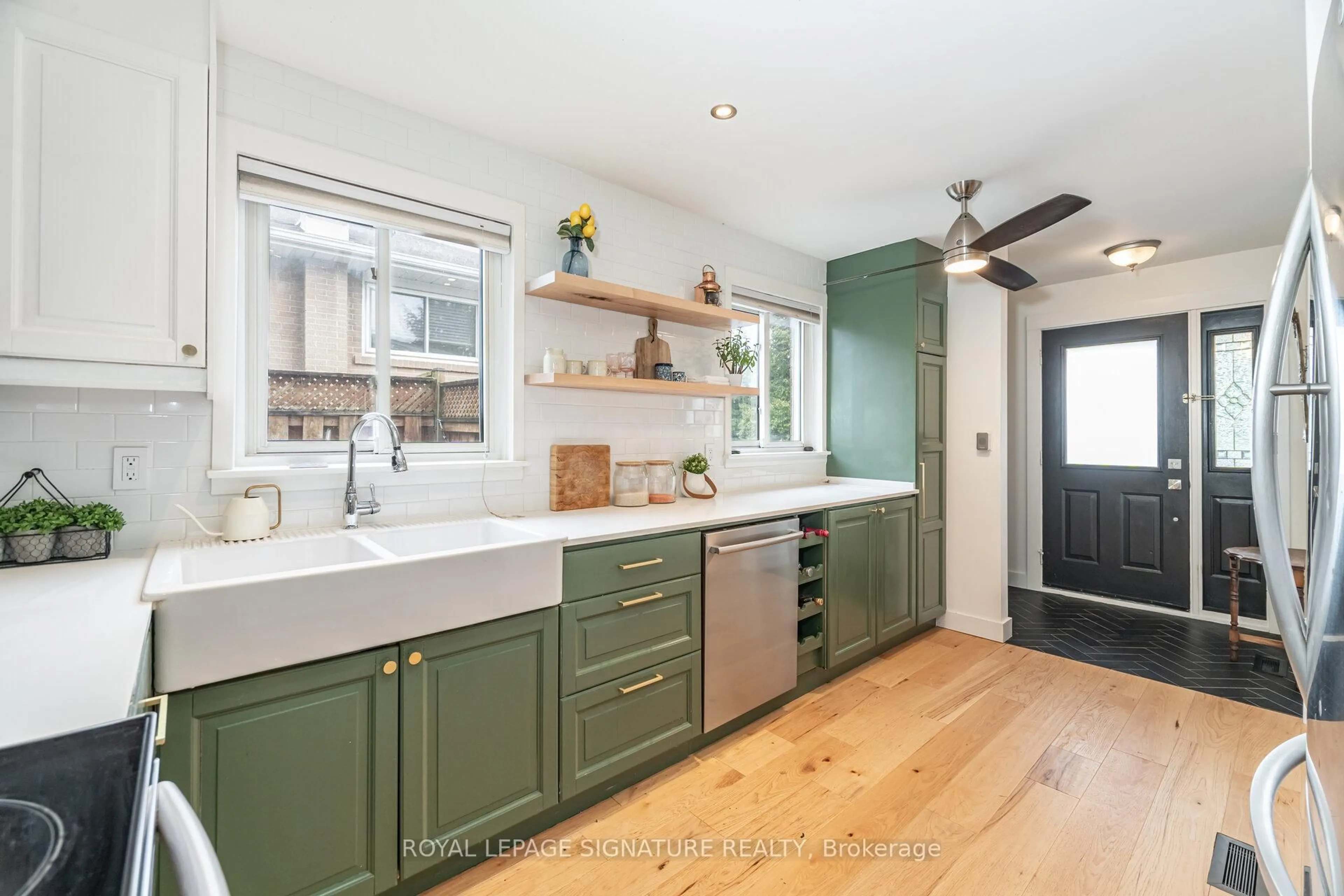 Open concept kitchen, unknown for 2431 Padstow Cres, Mississauga Ontario L5J 2G2