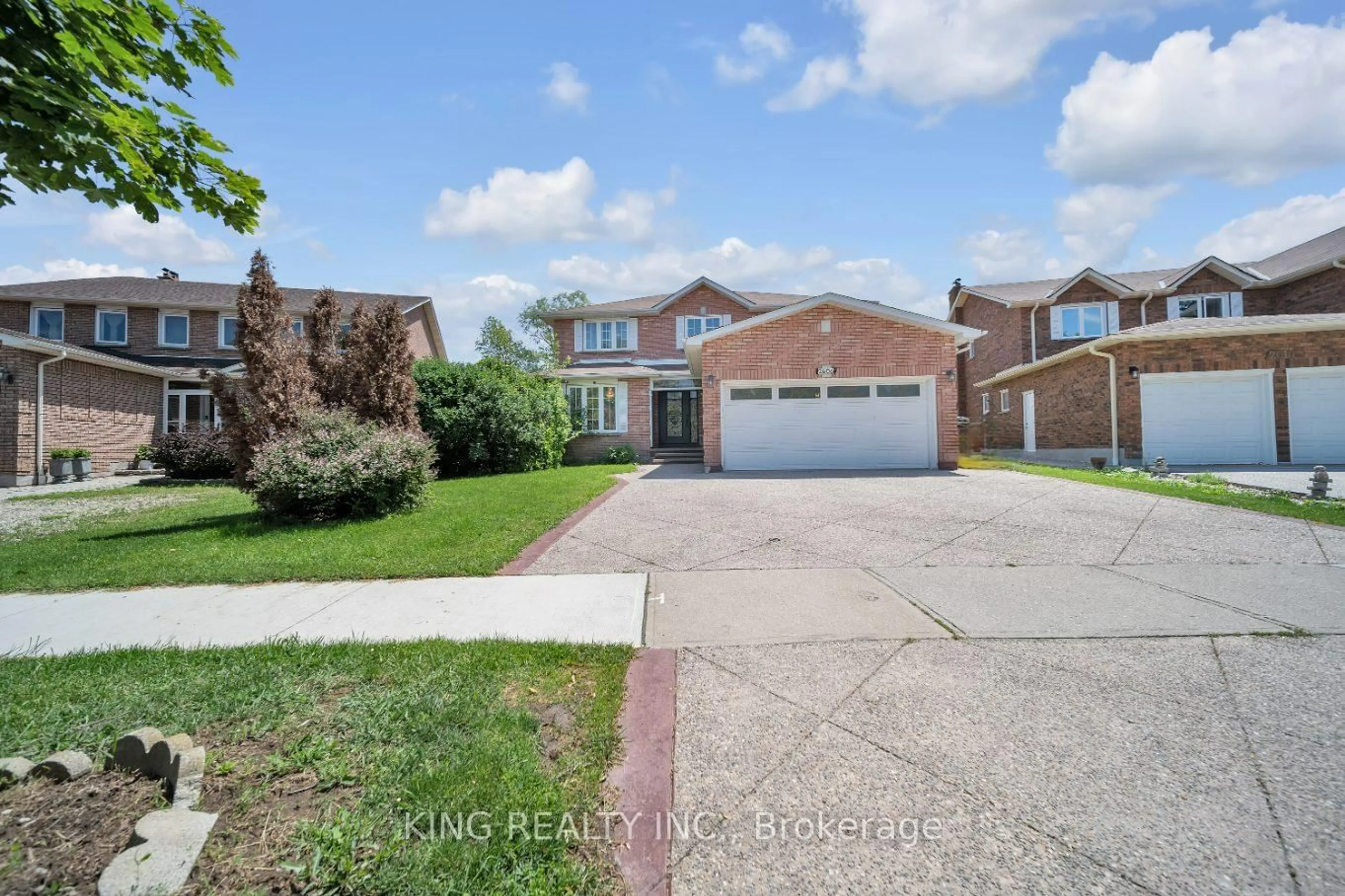 A pic from outside/outdoor area/front of a property/back of a property/a pic from drone, street for 2606 Ambercroft Tr, Mississauga Ontario L5M 4K3