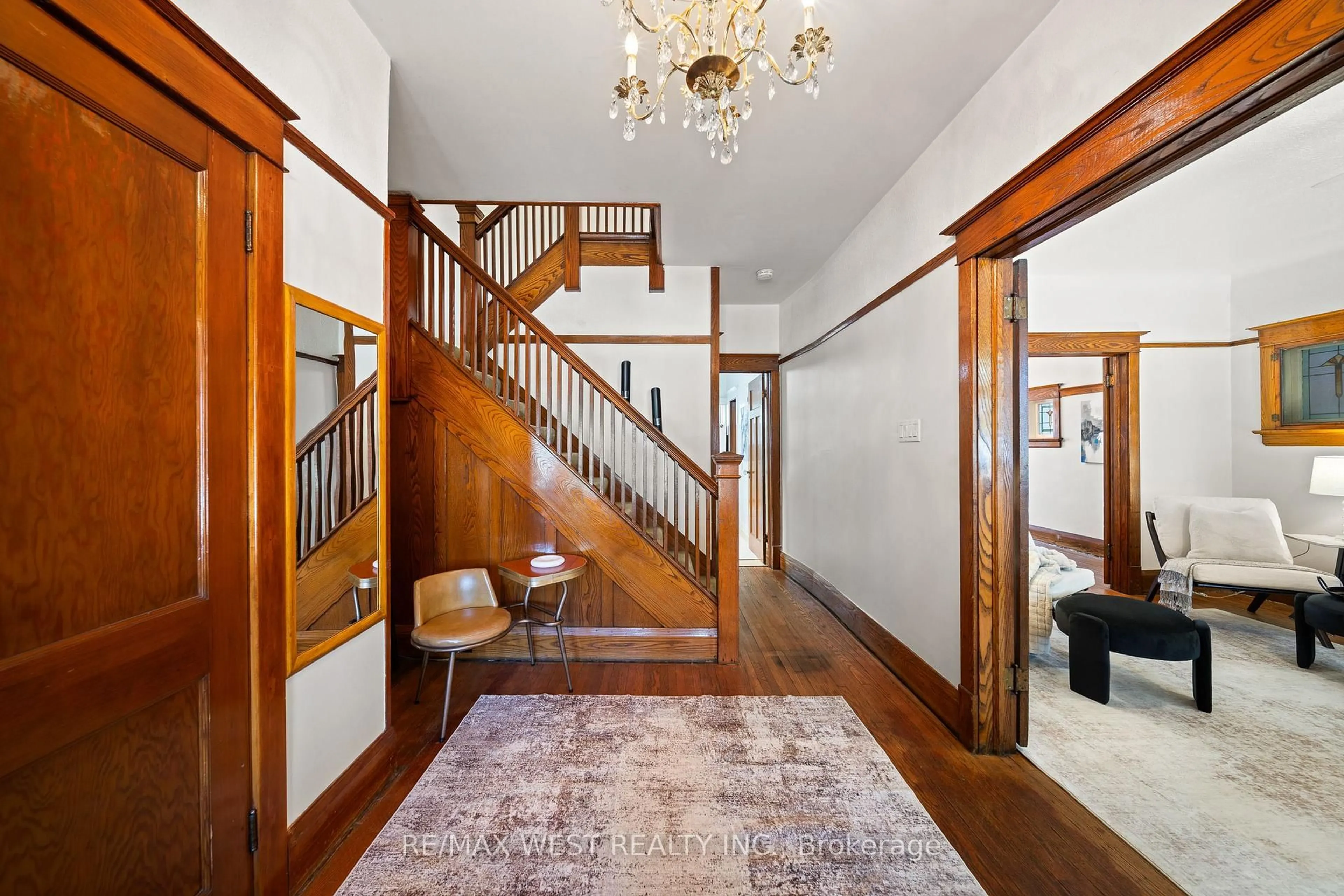 Indoor foyer for 305 Kennedy Ave, Toronto Ontario M6P 3C4