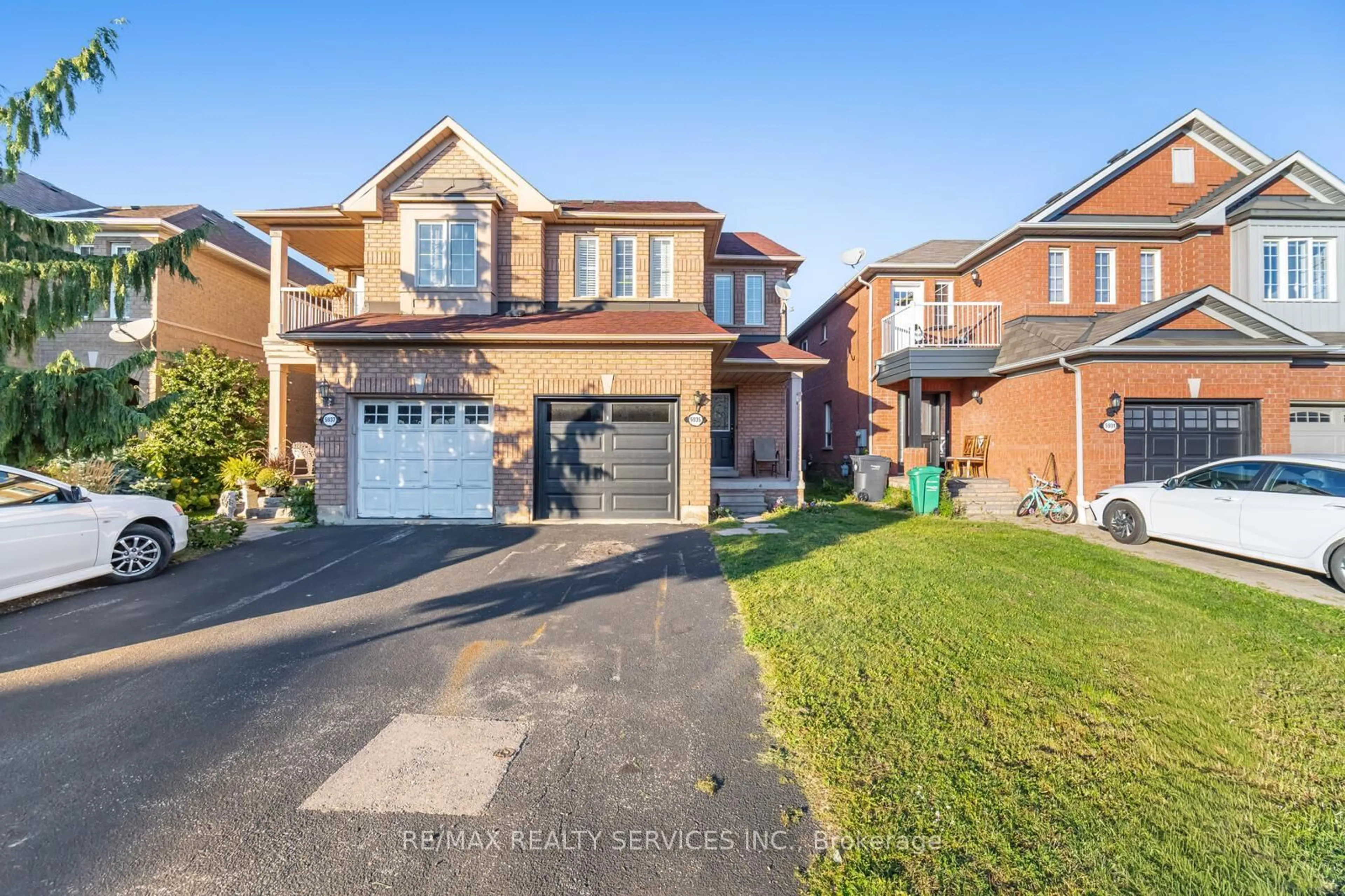 Home with brick exterior material, street for 5935 Churchill Meadows Blvd, Mississauga Ontario L5M 6Y4