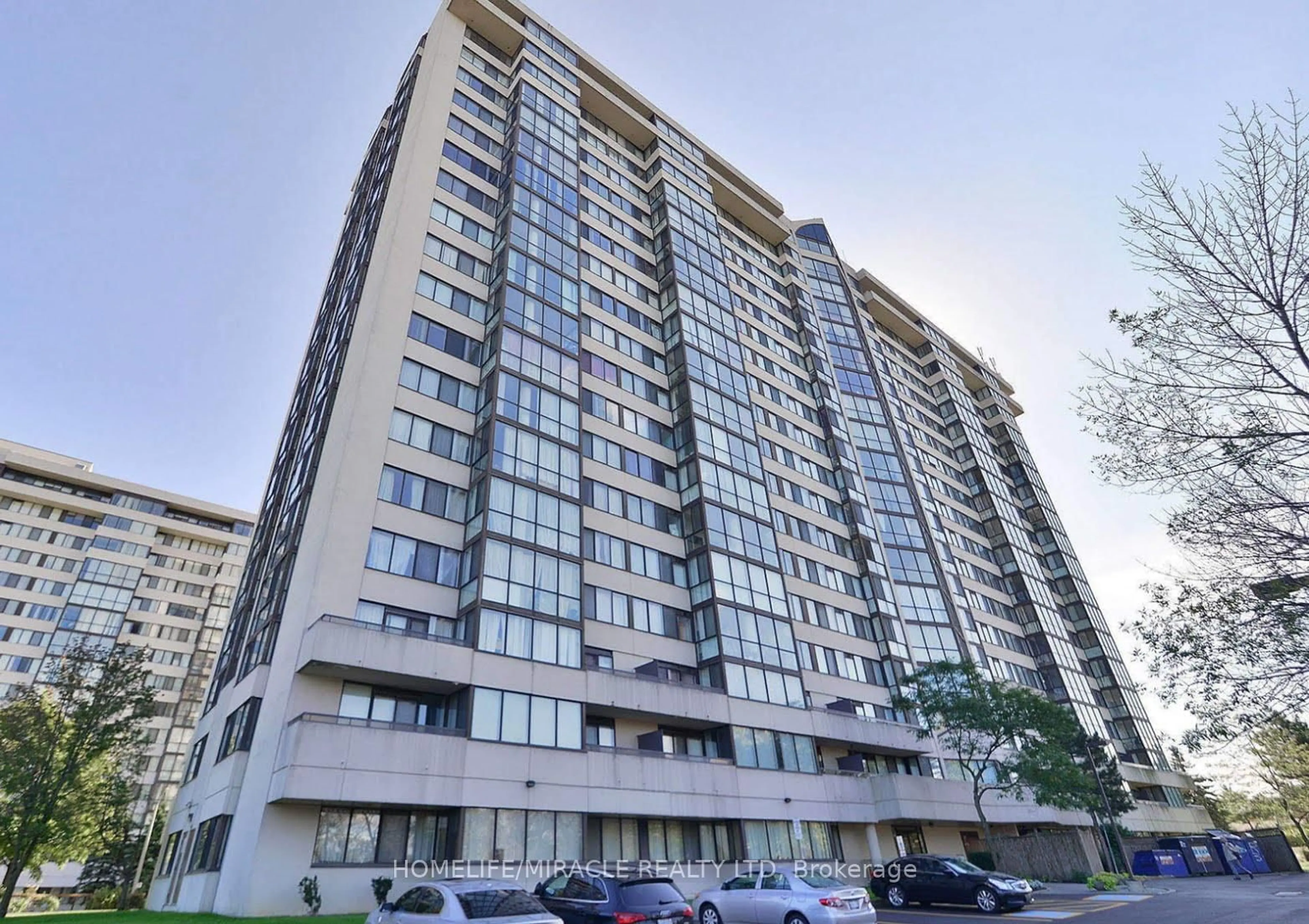 Indoor foyer for 10 Markbrook Lane #404, Toronto Ontario M9V 5E3