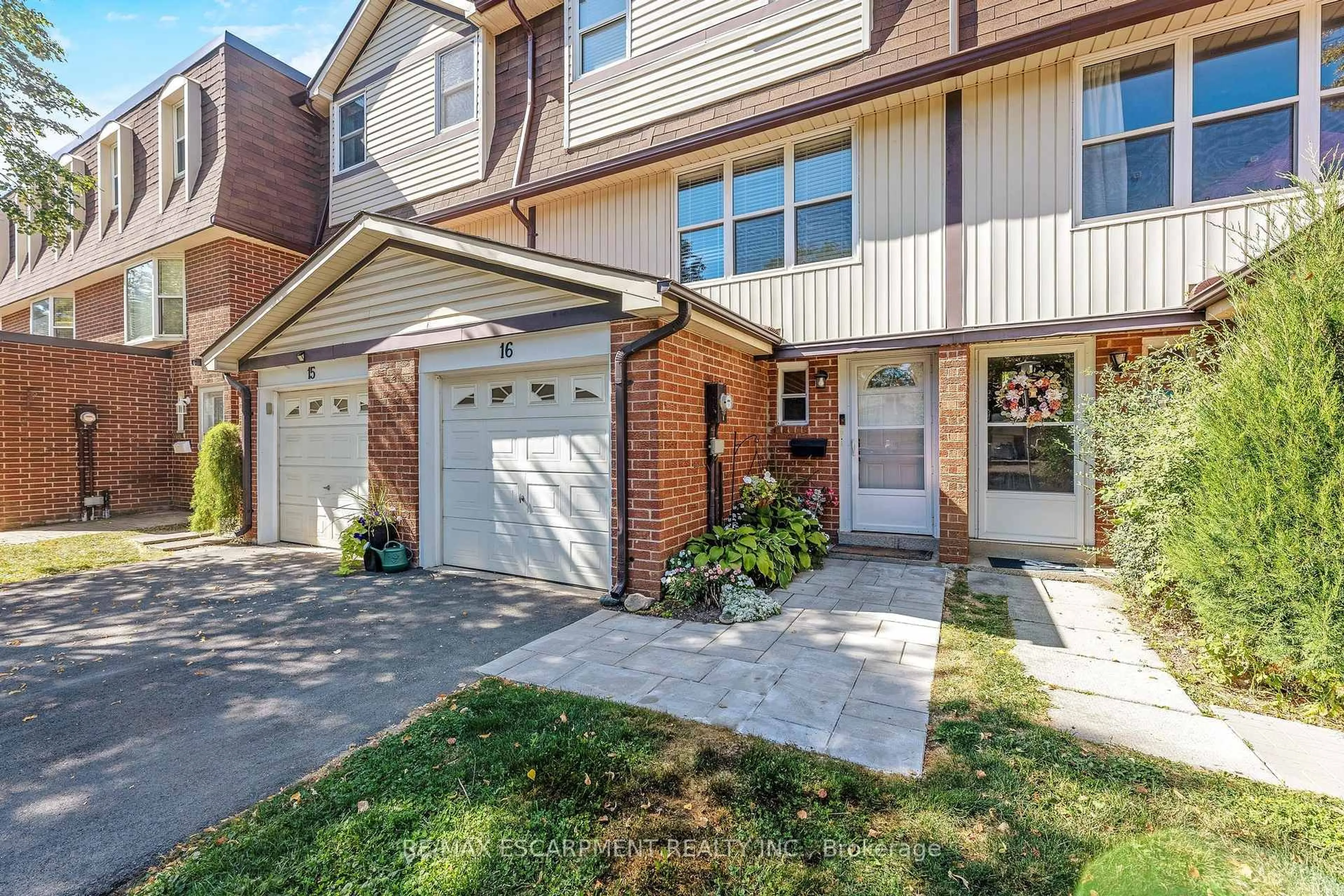 Home with brick exterior material, street for 235 Bronte St #16, Milton Ontario L9T 3V8