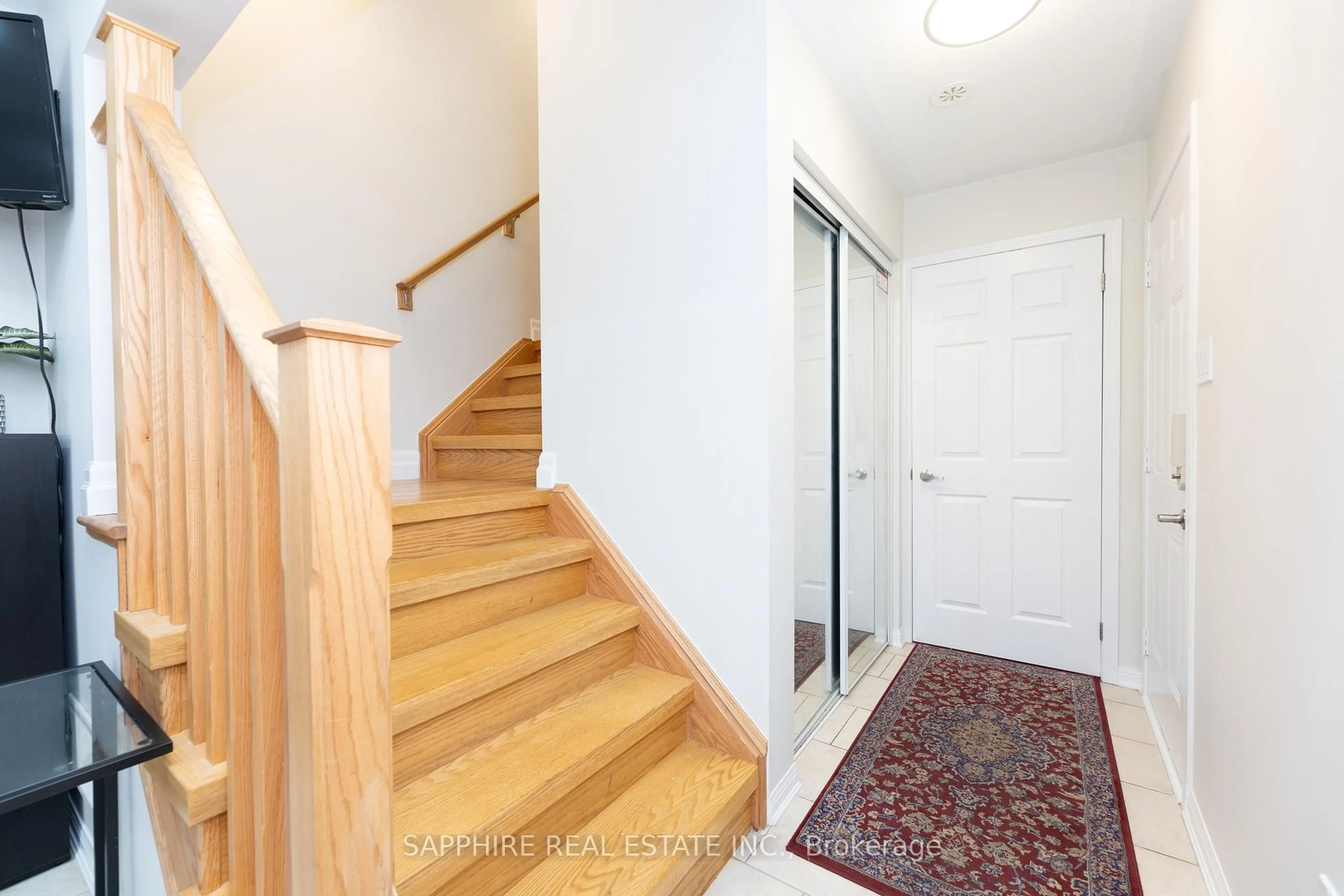 Indoor entryway for 6020 Derry Rd #79, Milton Ontario L9T 8L6