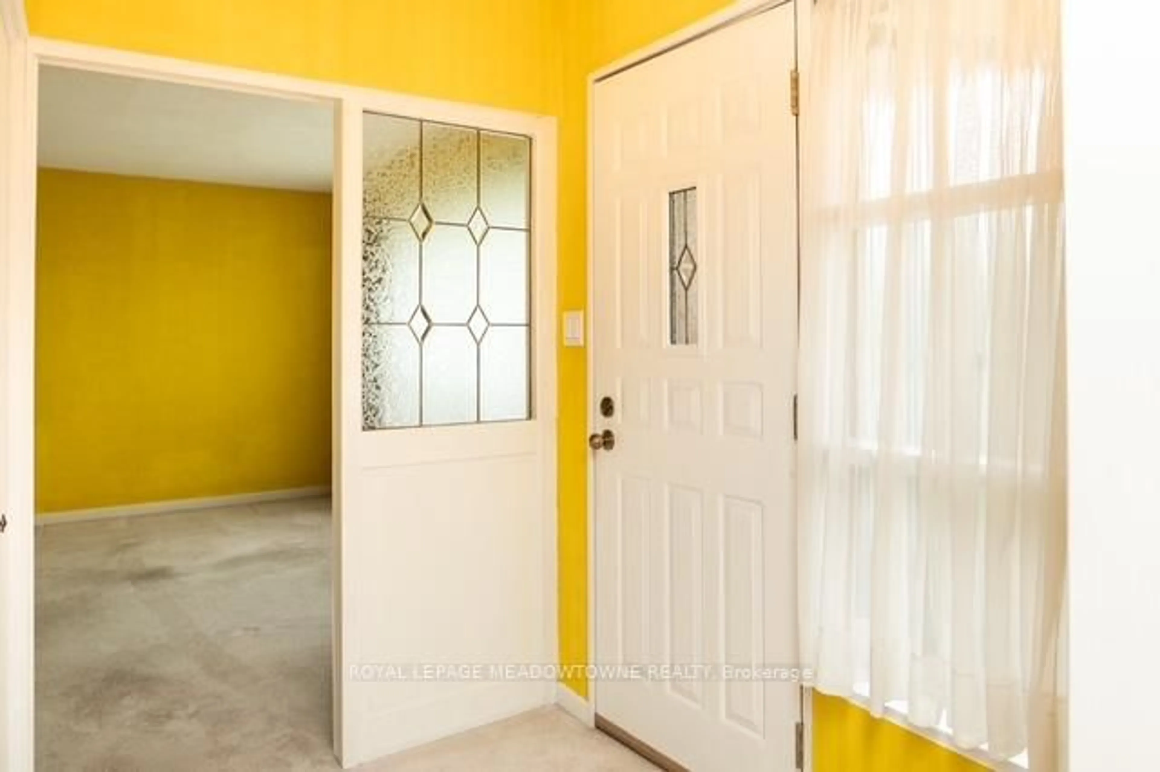 Indoor entryway for 99 Silverstone Dr, Toronto Ontario M9V 3G6
