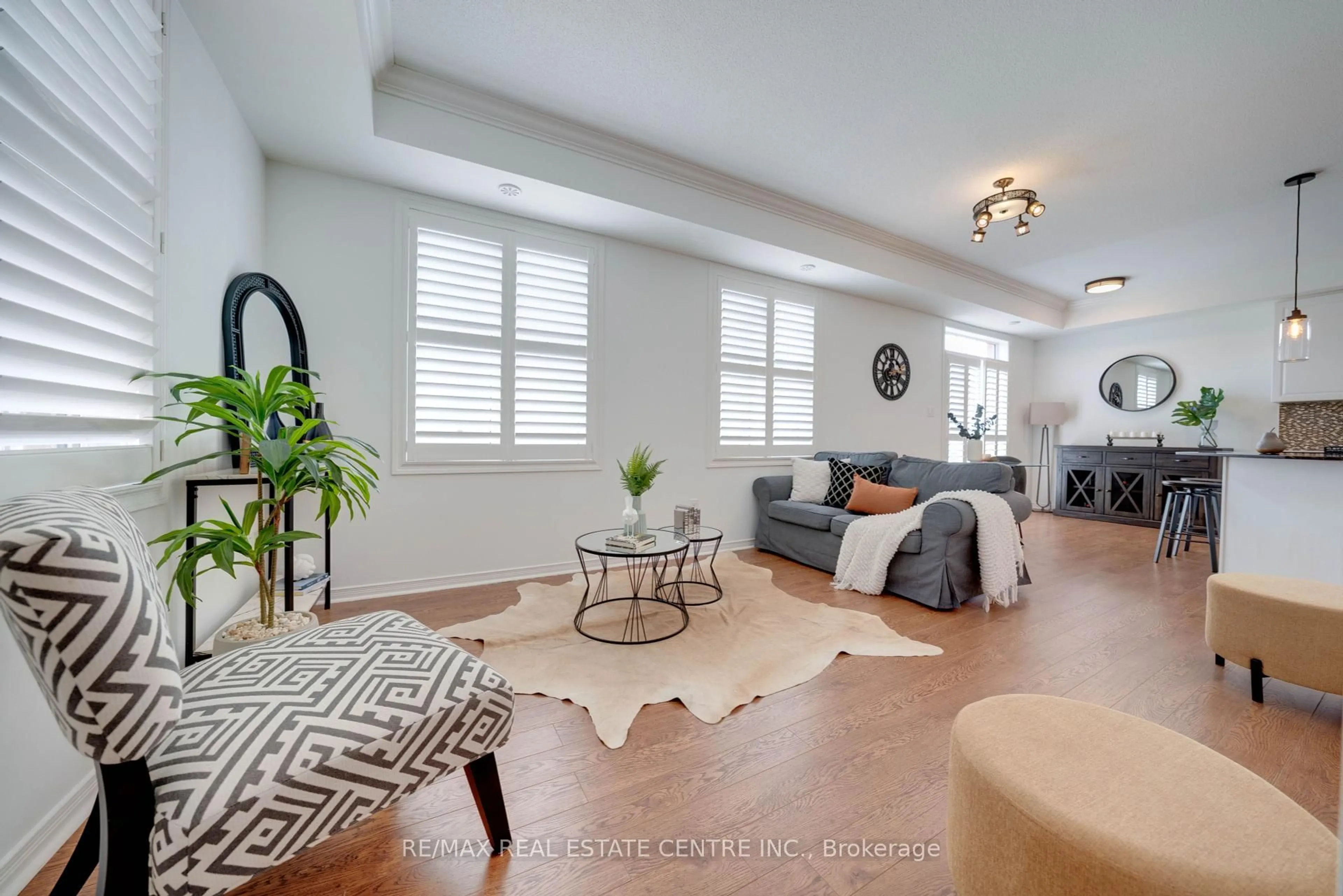 Living room with furniture, unknown for 180 Howden Blvd #18, Brampton Ontario L6S 0E6