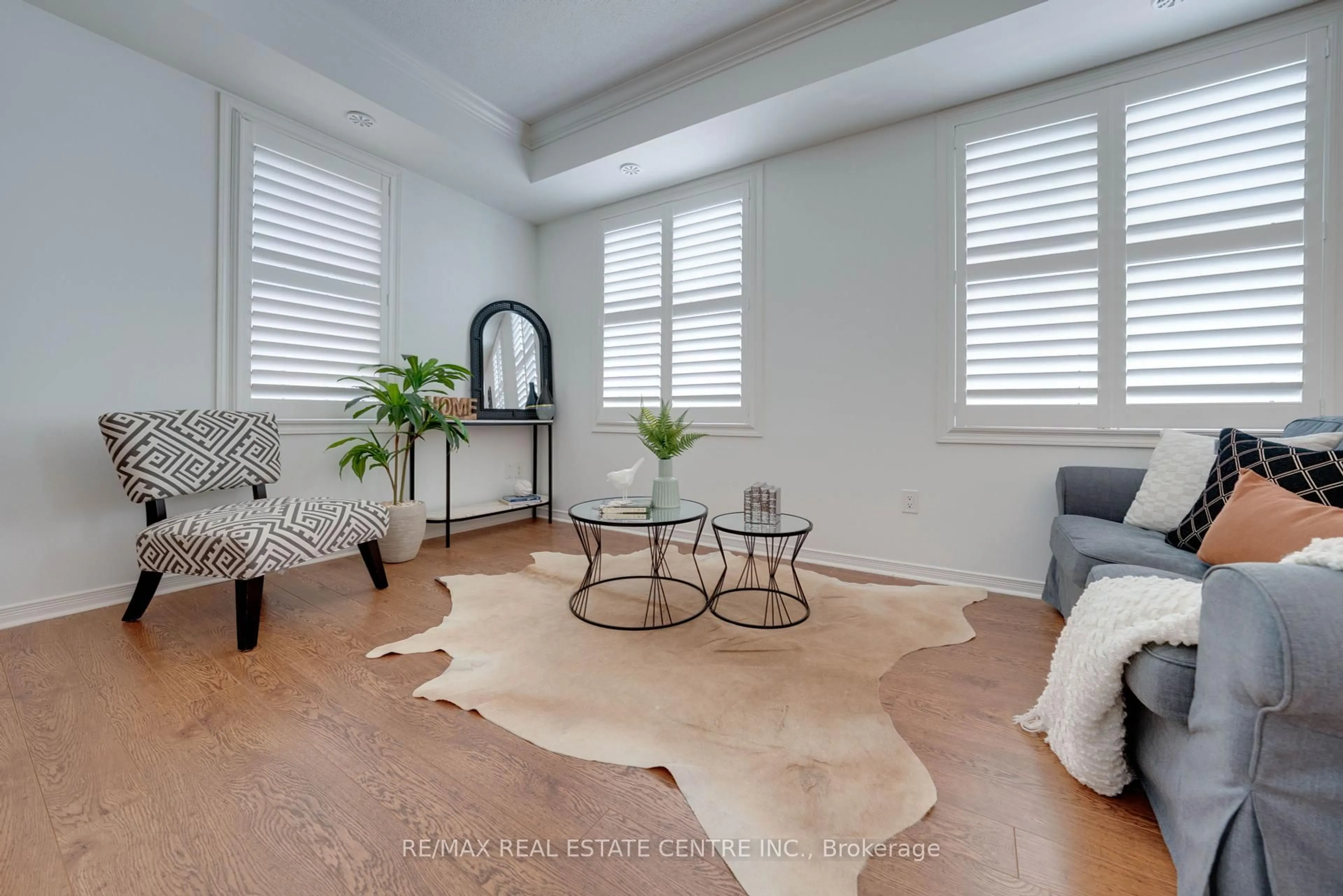 Living room with furniture, unknown for 180 Howden Blvd #18, Brampton Ontario L6S 0E6