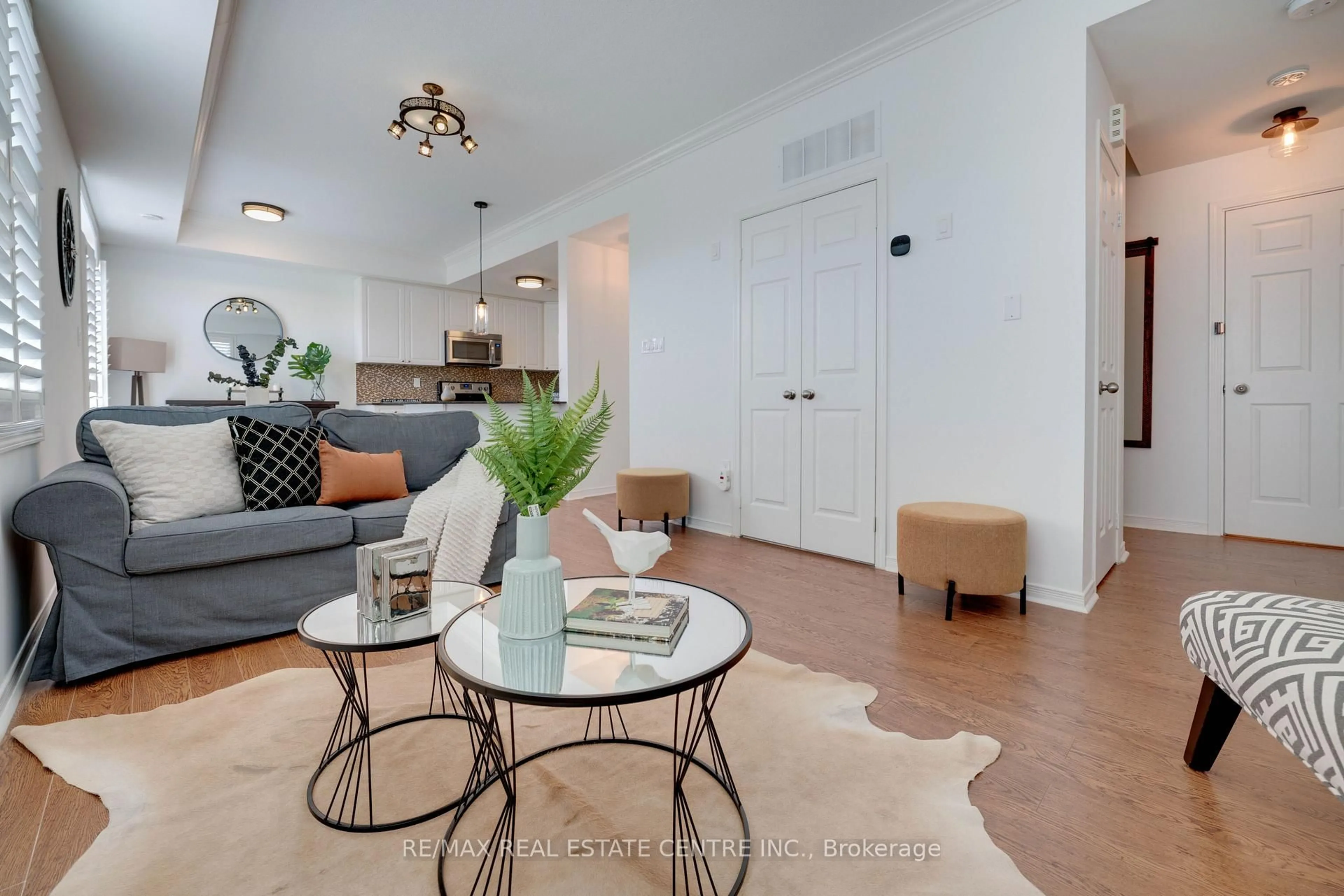 Living room with furniture, unknown for 180 Howden Blvd #18, Brampton Ontario L6S 0E6