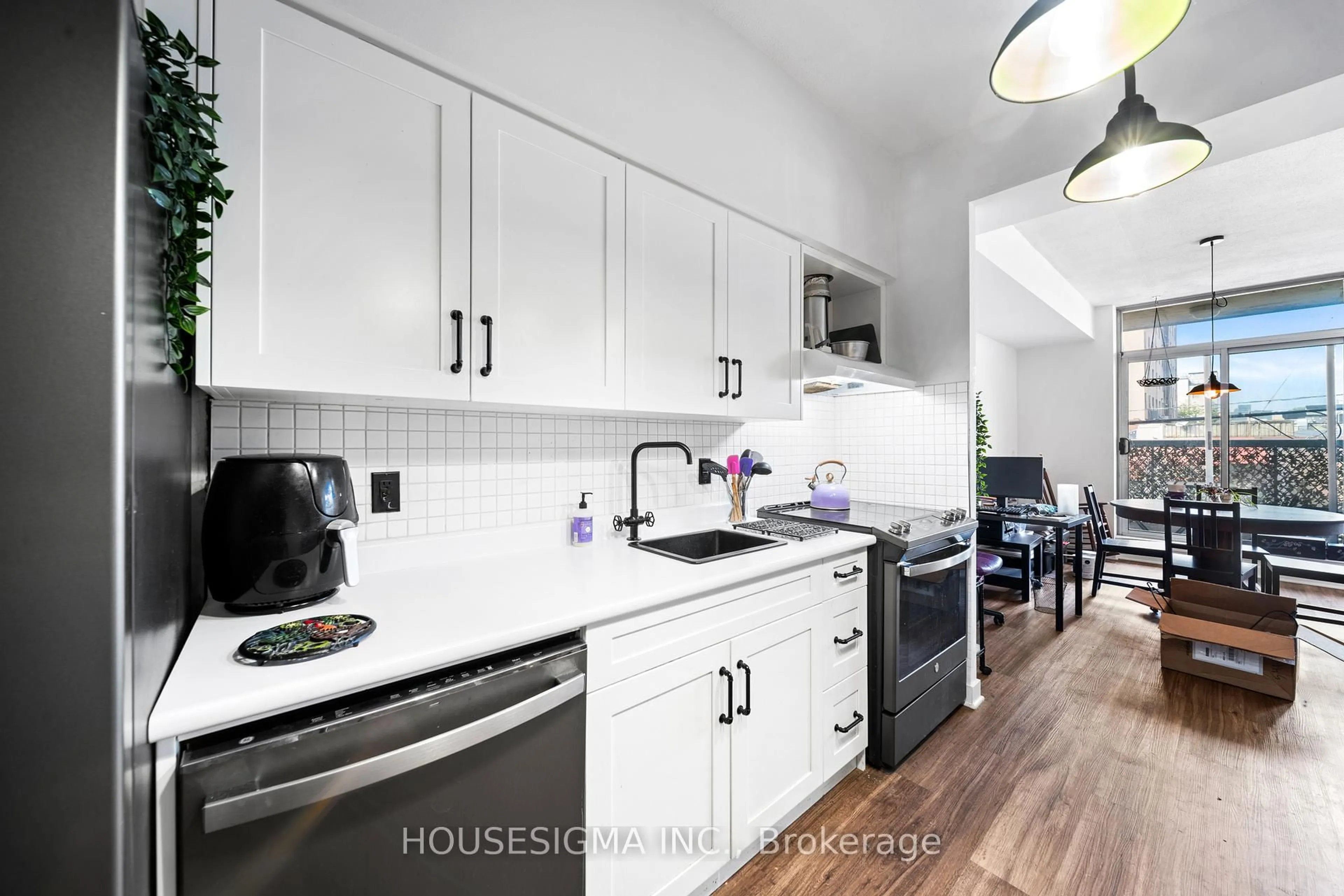 Unknown for 1375 Dupont St #210, Toronto Ontario M6H 4J8