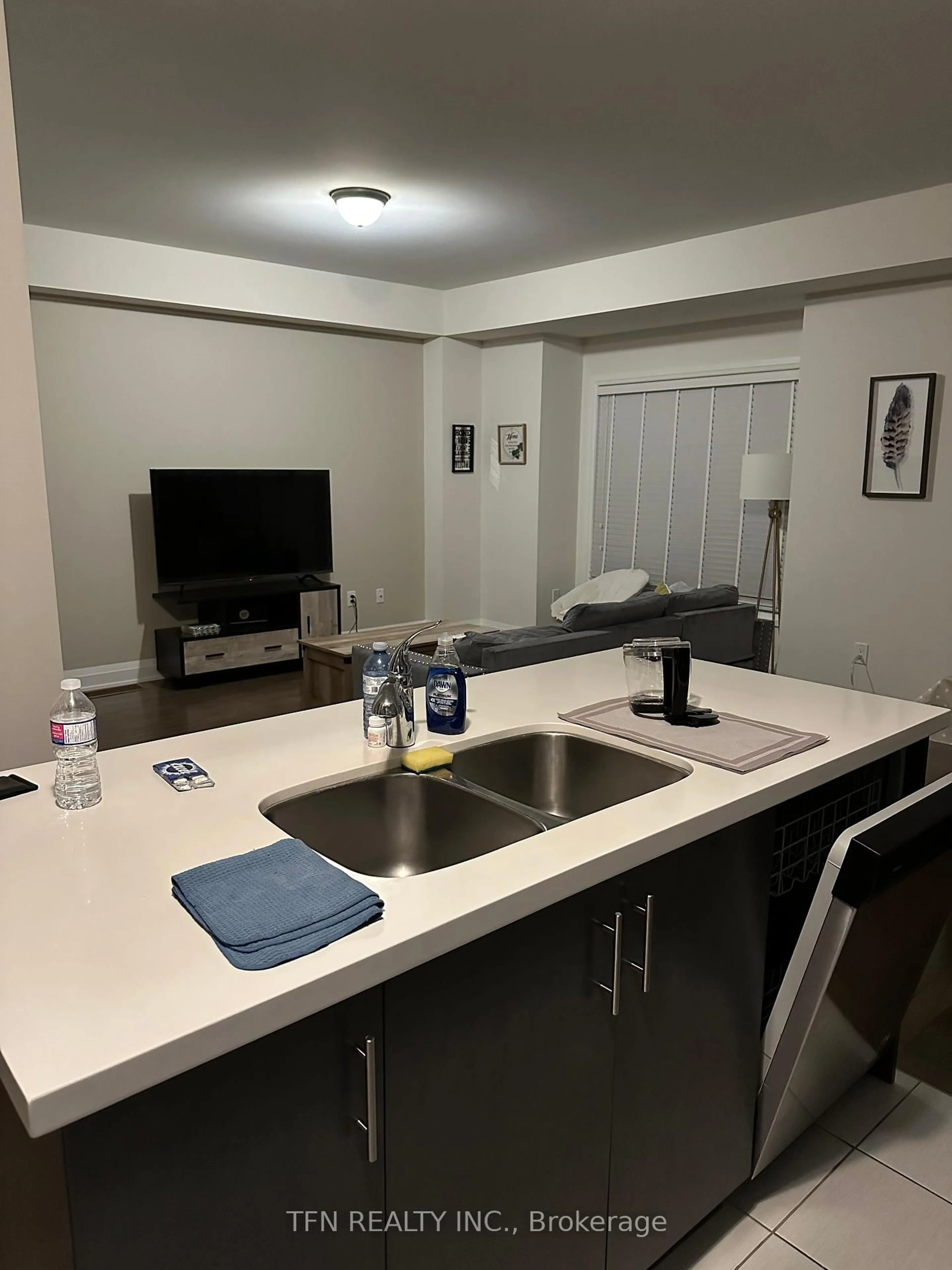 Standard kitchen, unknown for 39 Oliana Way, Brampton Ontario L6Y 6G8