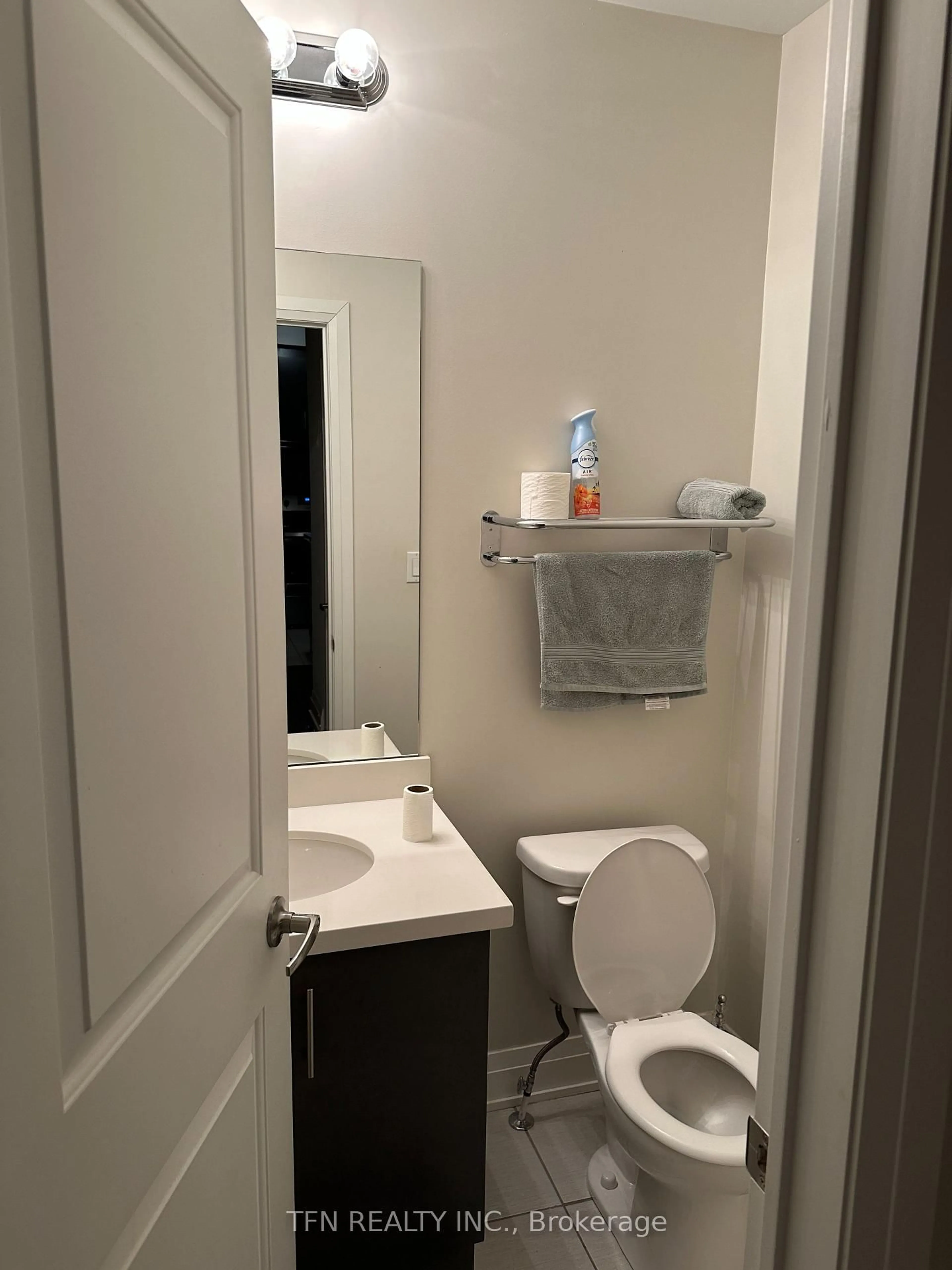Standard bathroom, floor is not visible for 39 Oliana Way, Brampton Ontario L6Y 6G8