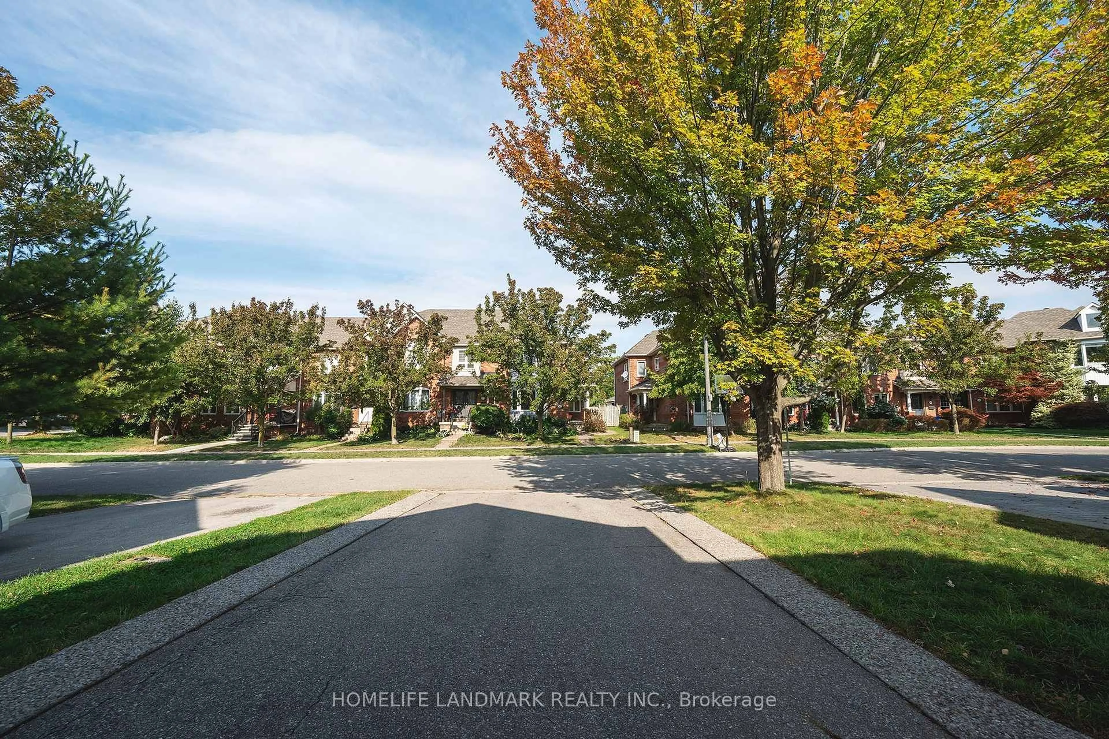 A pic from outside/outdoor area/front of a property/back of a property/a pic from drone, street for 1266 Brillinger St, Oakville Ontario L6M 3S5