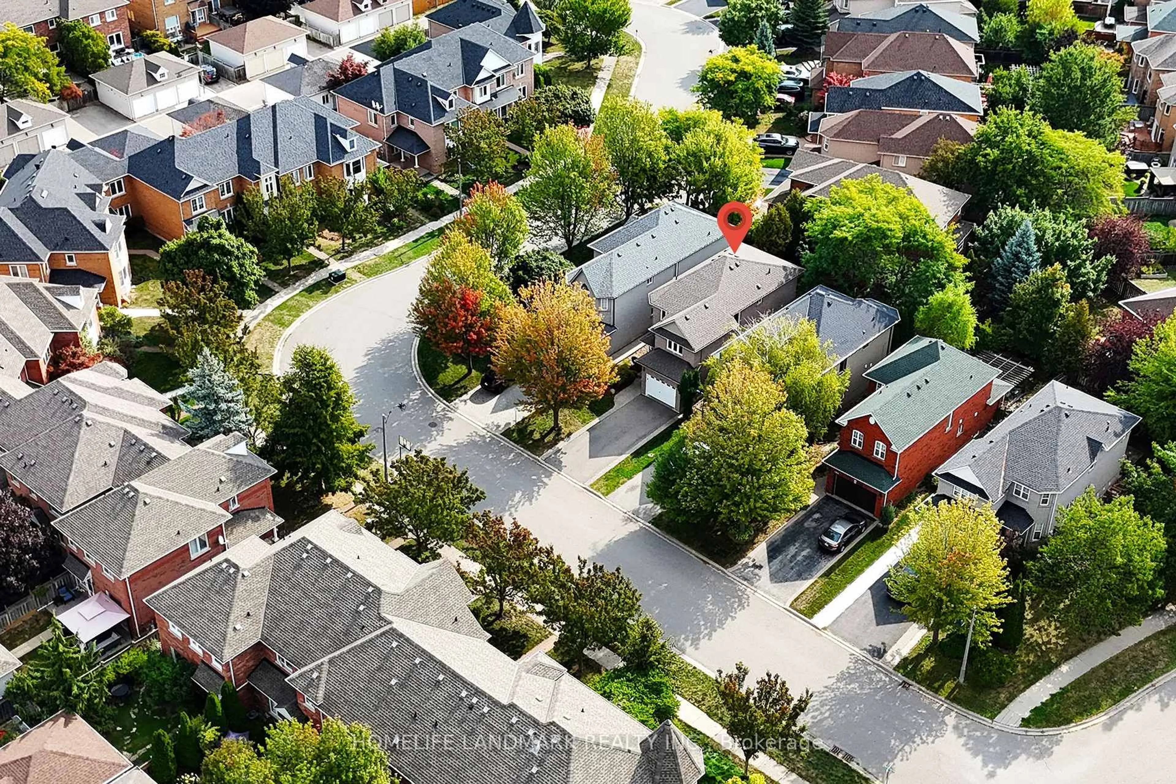 A pic from outside/outdoor area/front of a property/back of a property/a pic from drone, street for 1266 Brillinger St, Oakville Ontario L6M 3S5