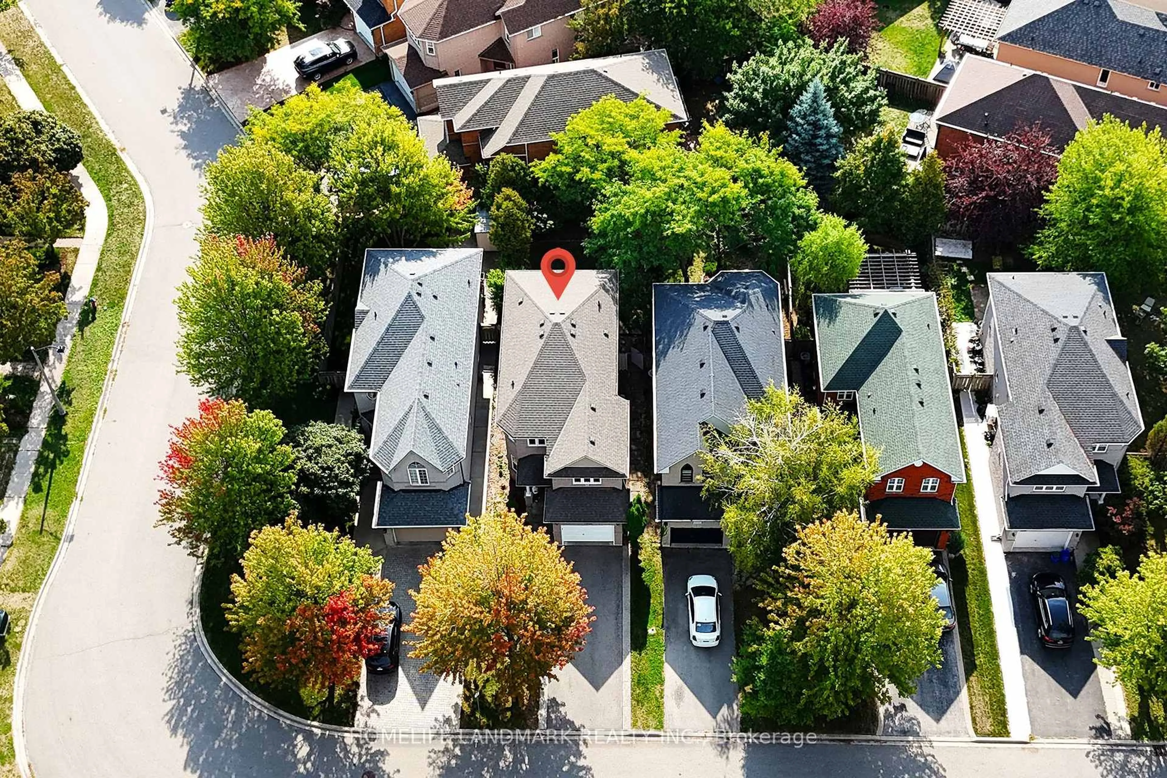 A pic from outside/outdoor area/front of a property/back of a property/a pic from drone, street for 1266 Brillinger St, Oakville Ontario L6M 3S5