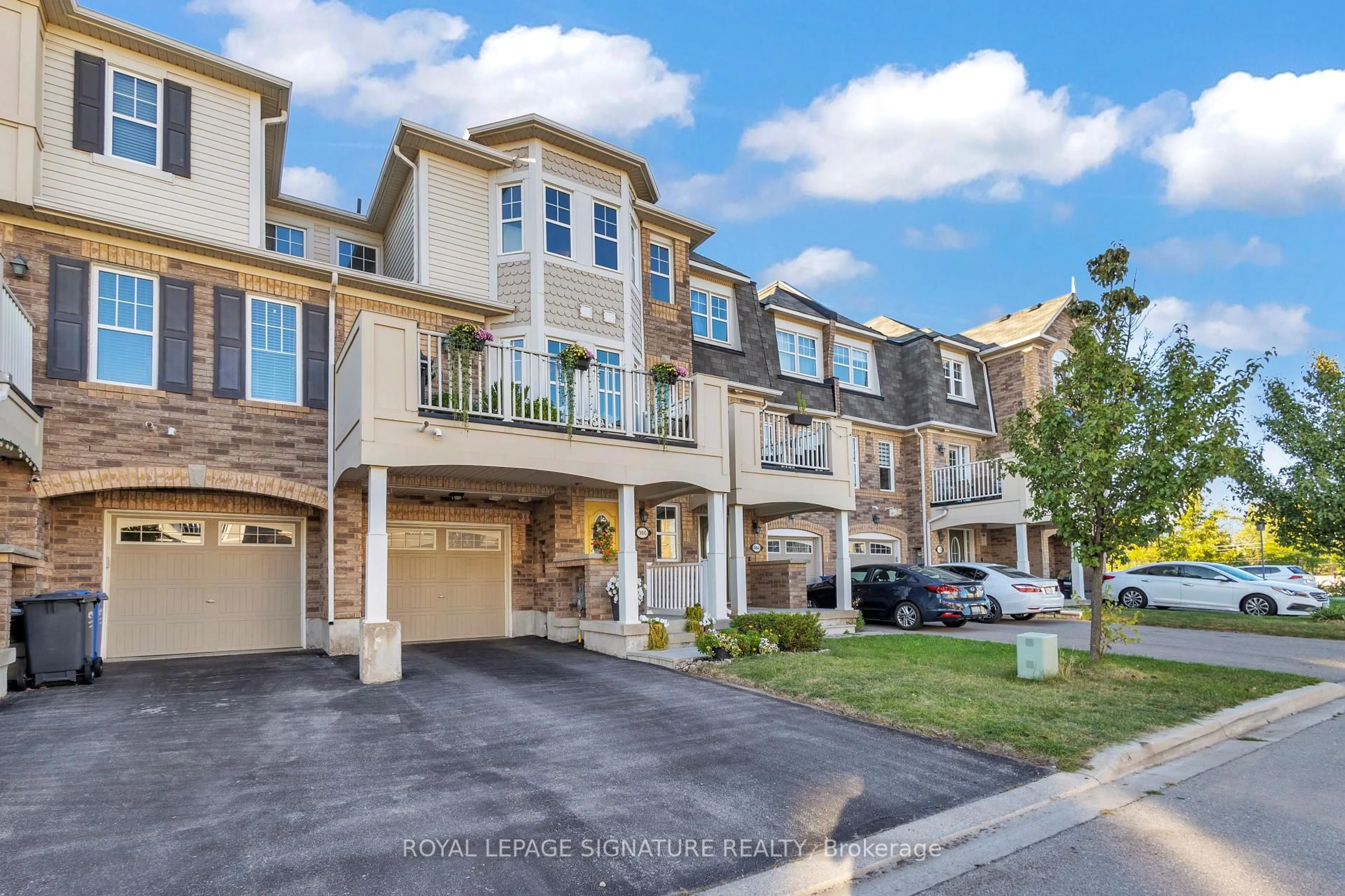 A pic from outside/outdoor area/front of a property/back of a property/a pic from drone, street for 966 Nadalin Hts, Milton Ontario L9T 8R2