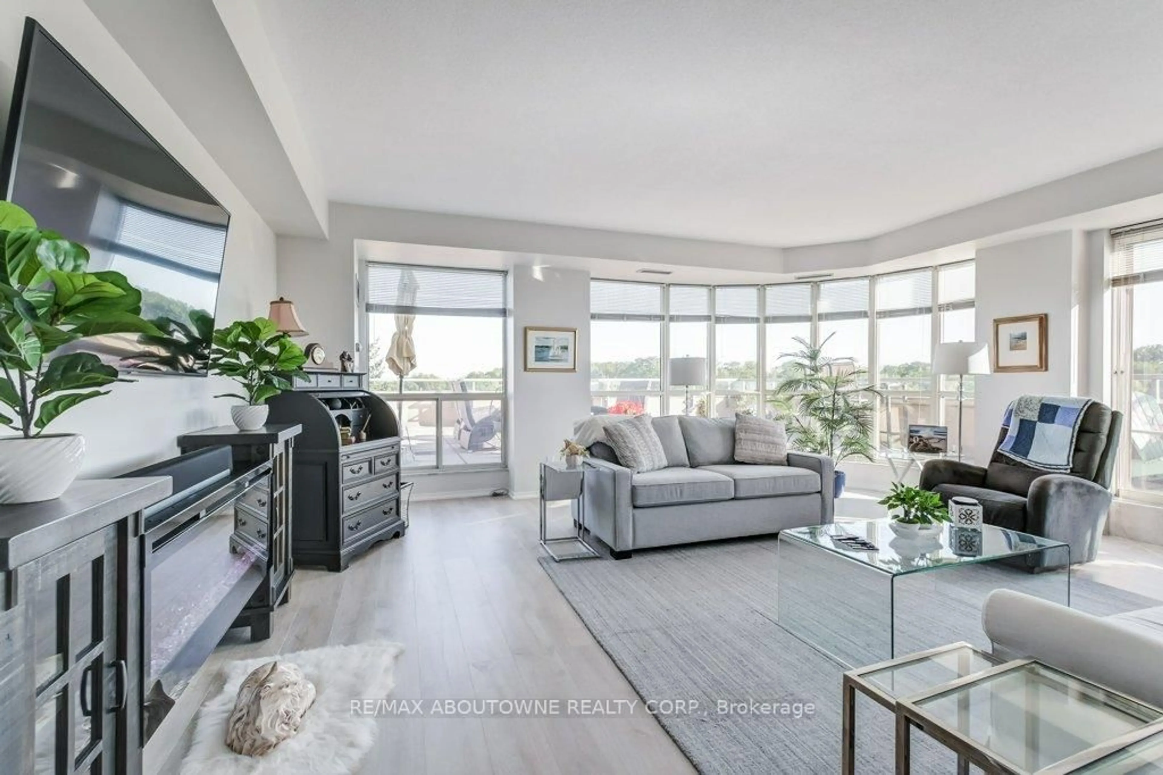 Living room with furniture, unknown for 2511 Lakeshore Rd #519, Oakville Ontario L6L 6L9