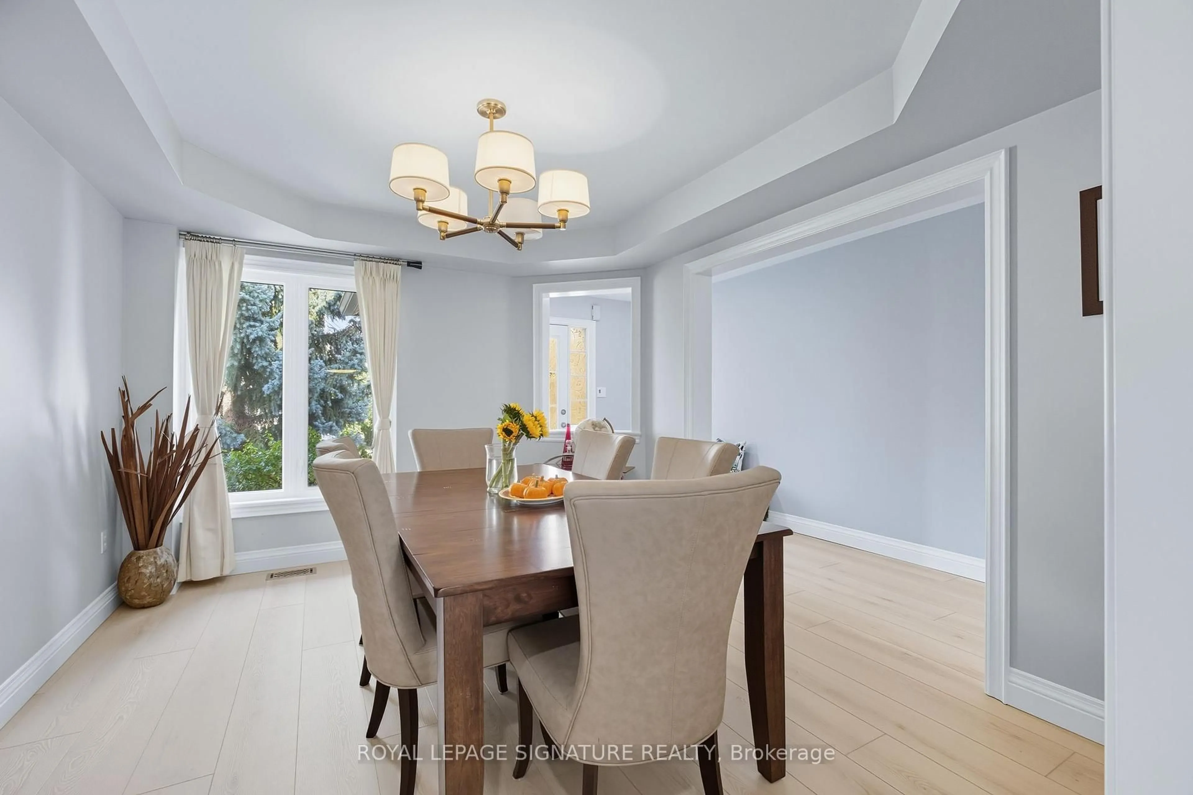 Dining room, unknown for 2105 Newell Cres, Burlington Ontario L7L 7C3