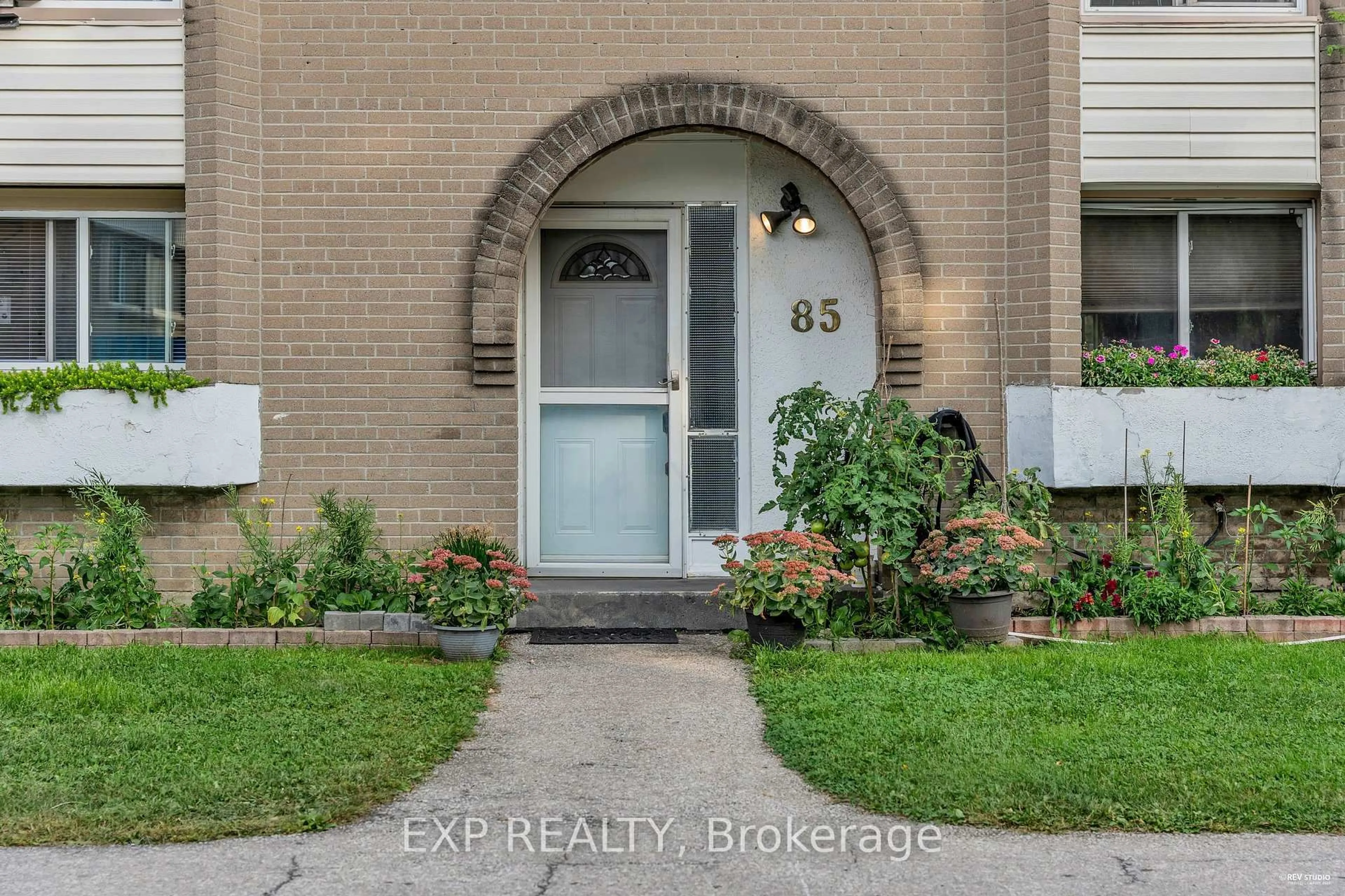 Indoor entryway for 19 London Green Crt #85, Toronto Ontario M3N 1K3