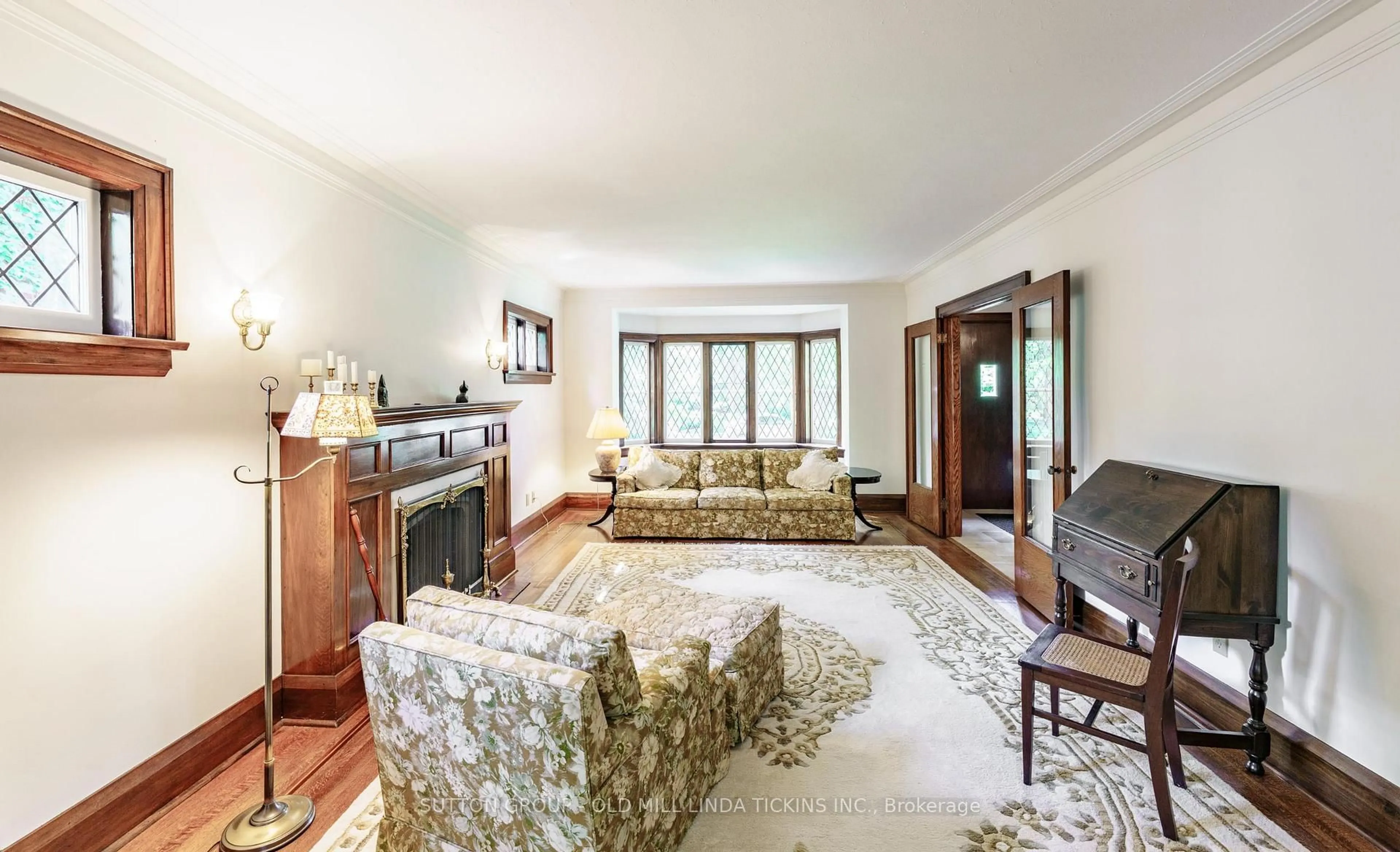 Living room with furniture, unknown for 74 Strath Ave, Toronto Ontario M8X 1R5
